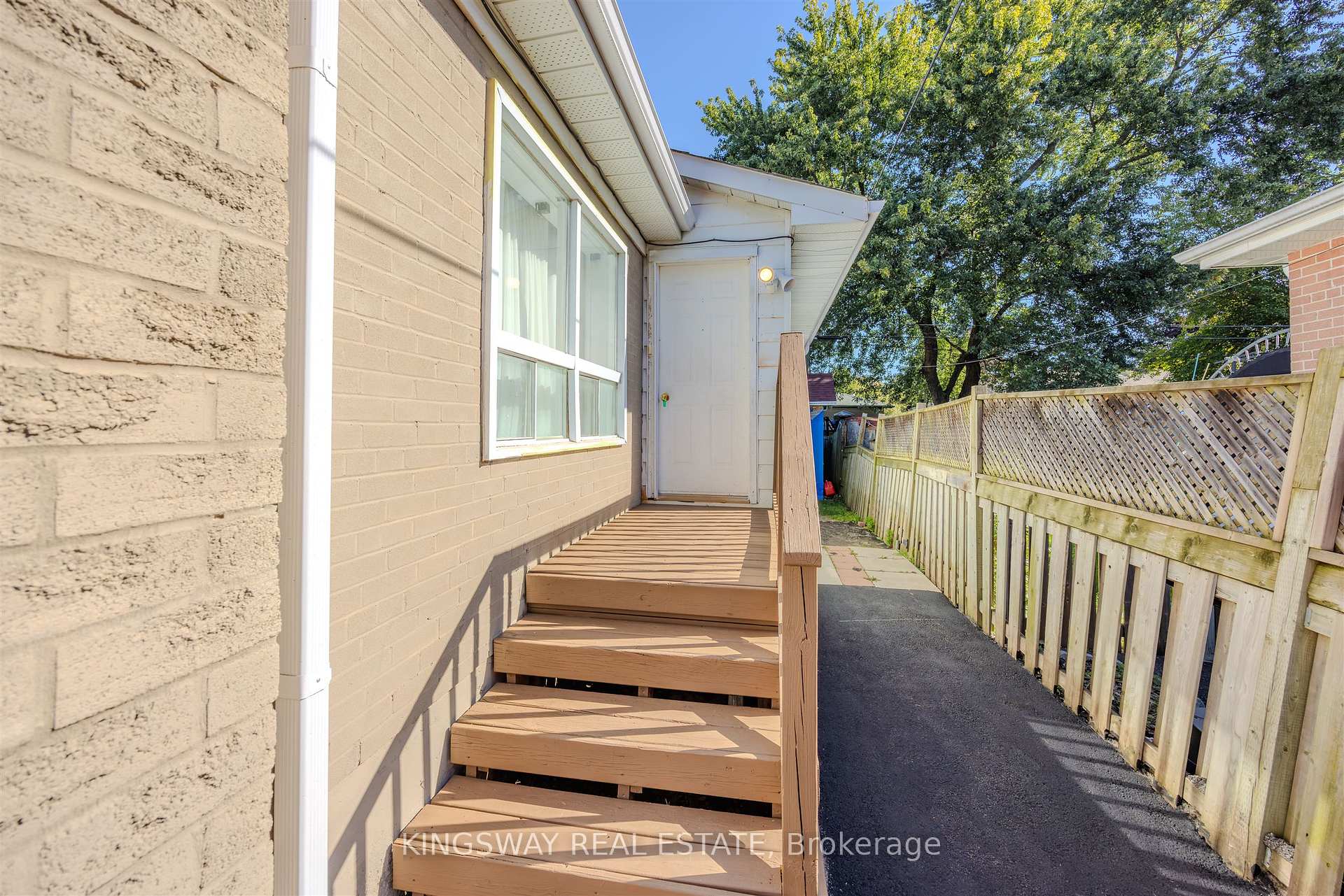 Photo 17 of 25 Bailey Crescent, Aurora, Aurora Highlands — HOMEH