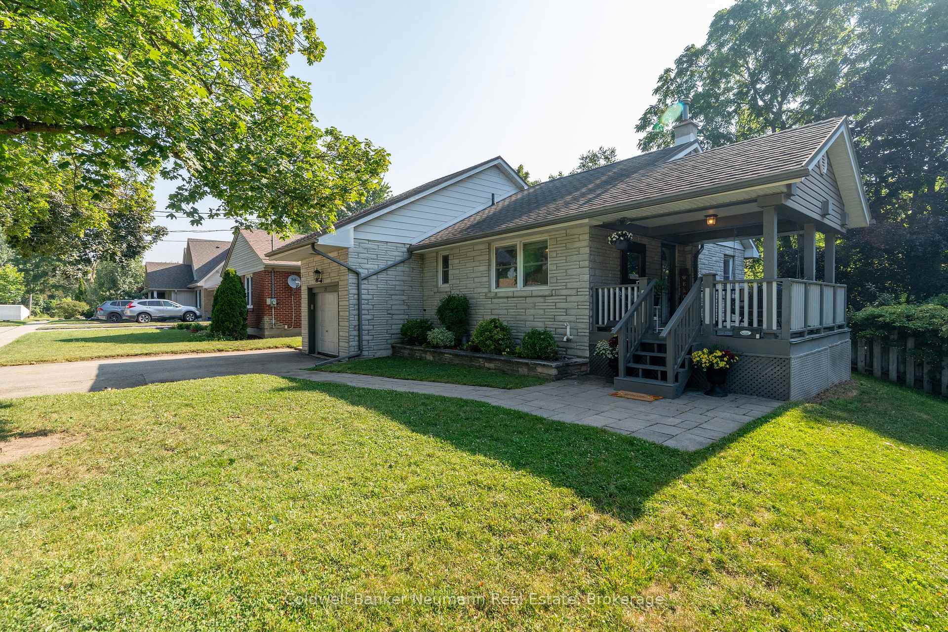 Front of 20 Summit Crescent