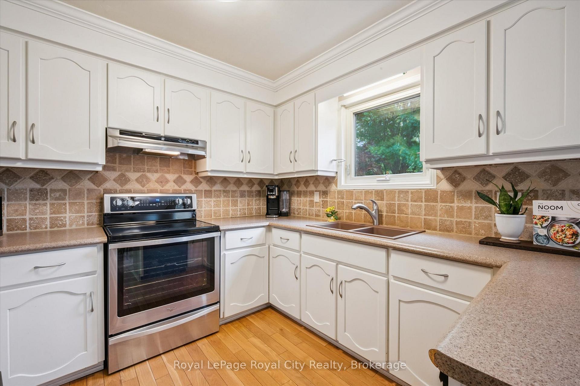 Photo 13 of 8 Youngman Drive, Guelph, Kortright West — HOMEH