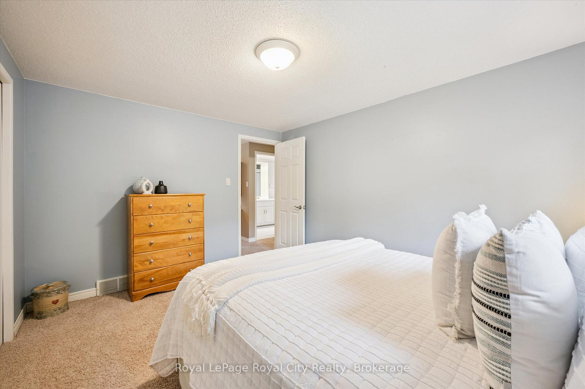 Photo 20 of 8 Youngman Drive, Guelph, Kortright West — HOMEH
