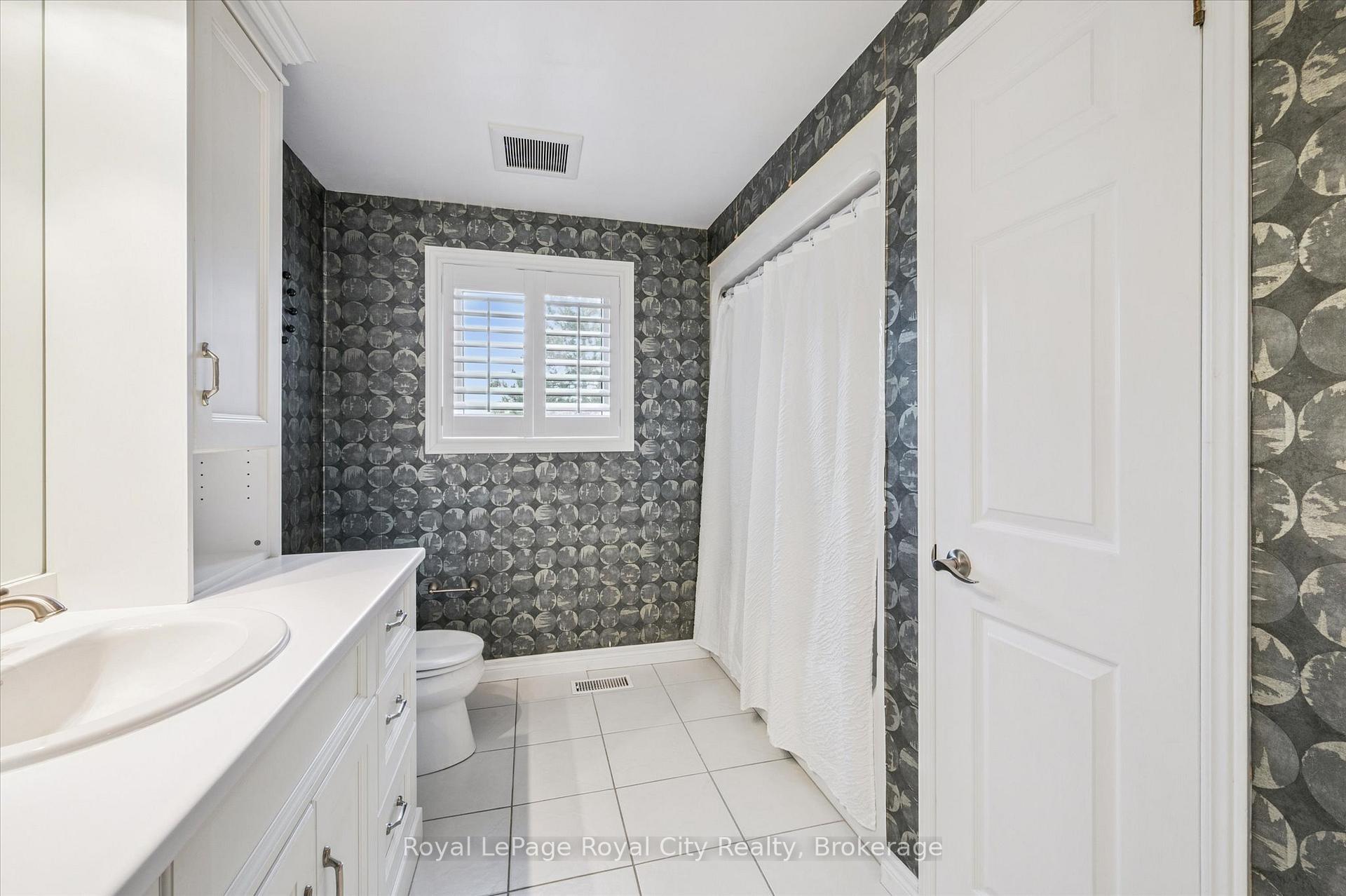 Photo 24 of 8 Youngman Drive, Guelph, Kortright West — HOMEH
