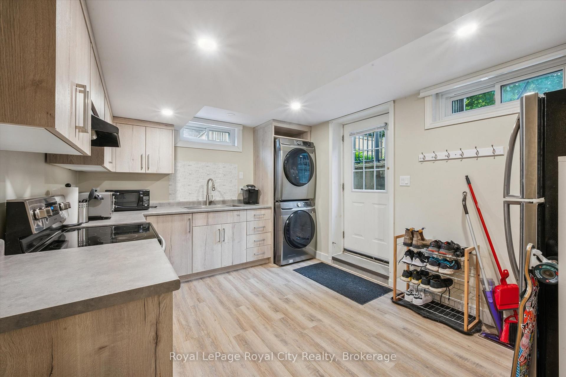 Photo 31 of 8 Youngman Drive, Guelph, Kortright West — HOMEH