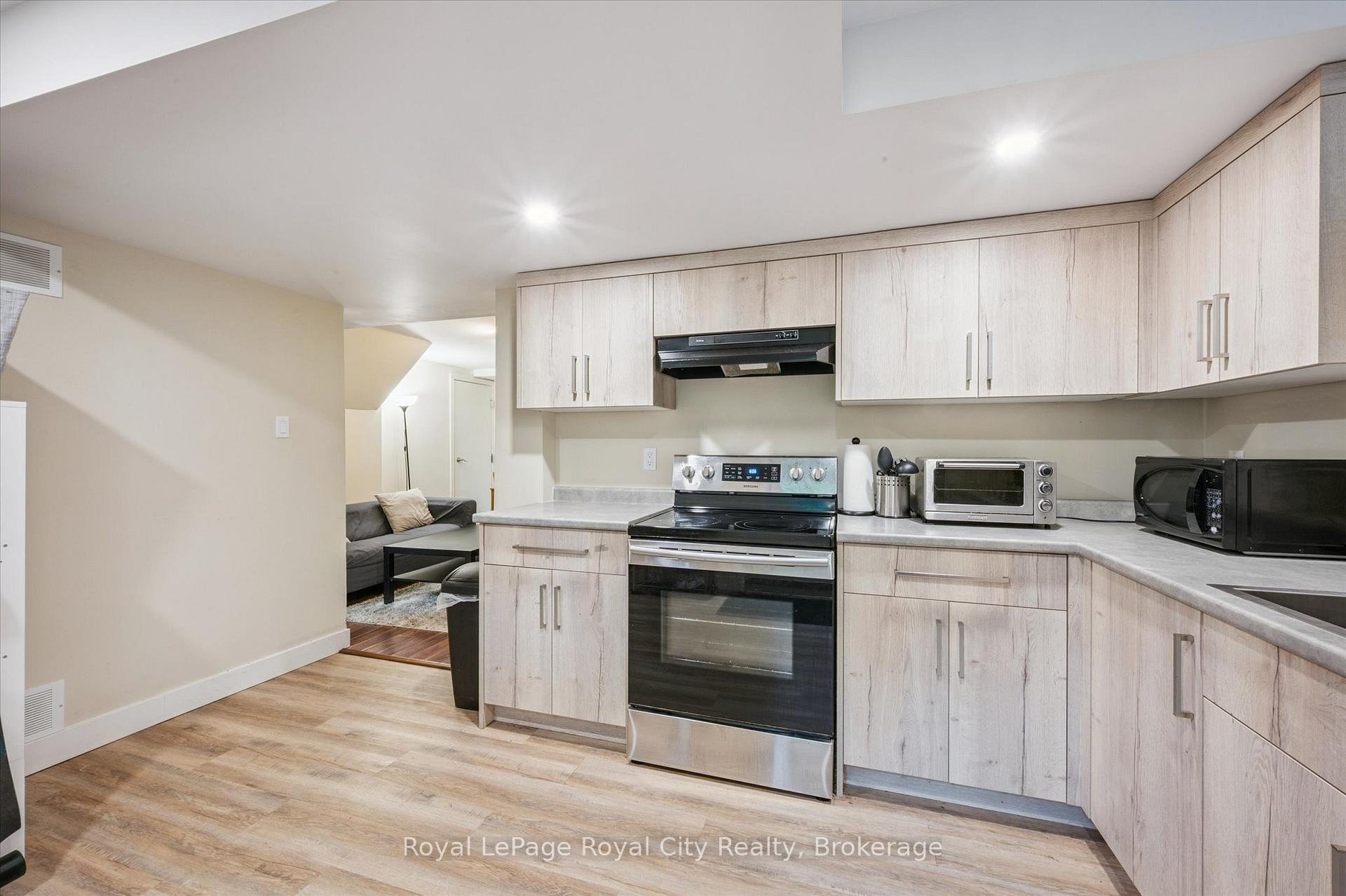 Photo 32 of 8 Youngman Drive, Guelph, Kortright West — HOMEH