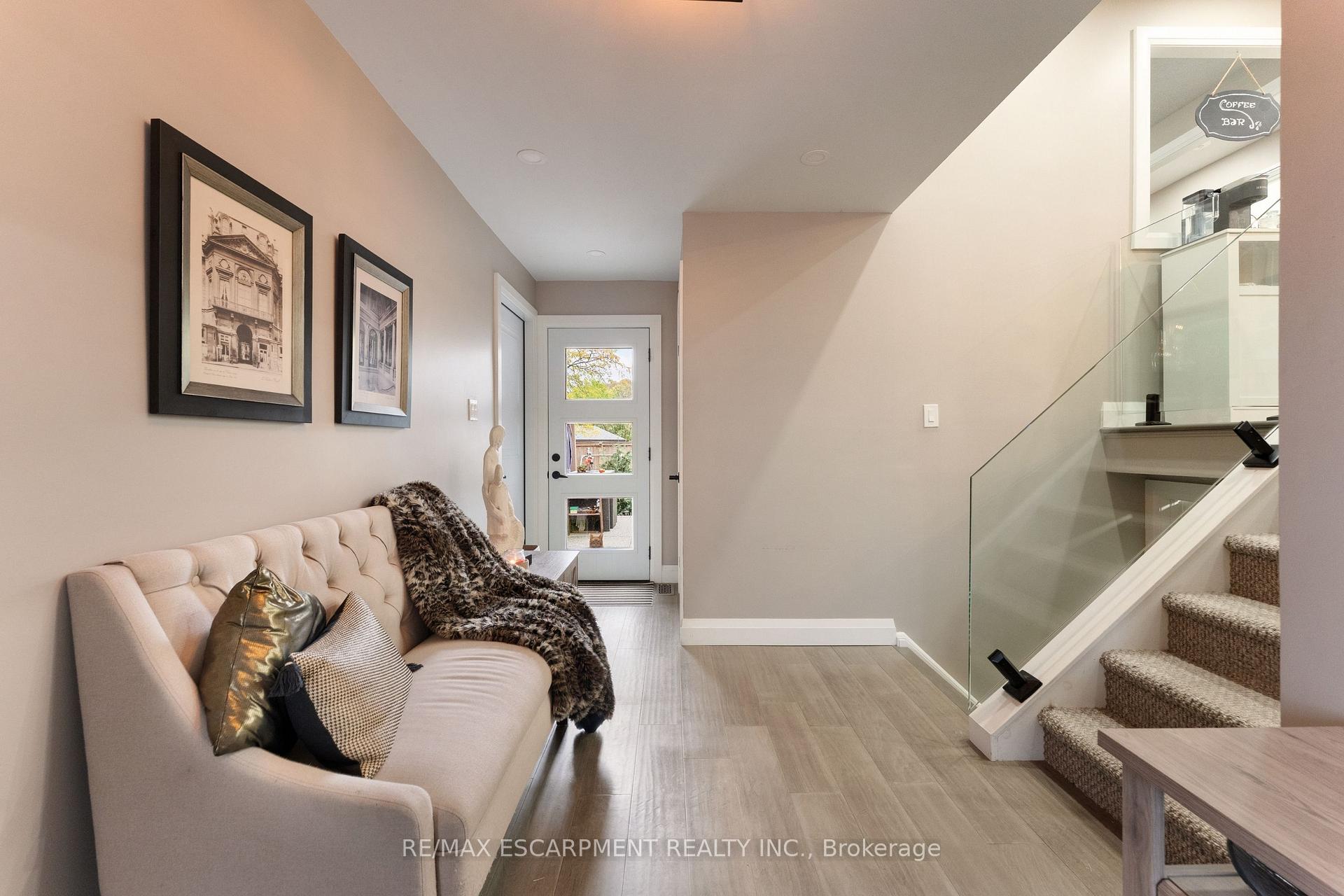 Photo 3 of 168 Hanover Place, Hamilton, Vincent — HOMEH