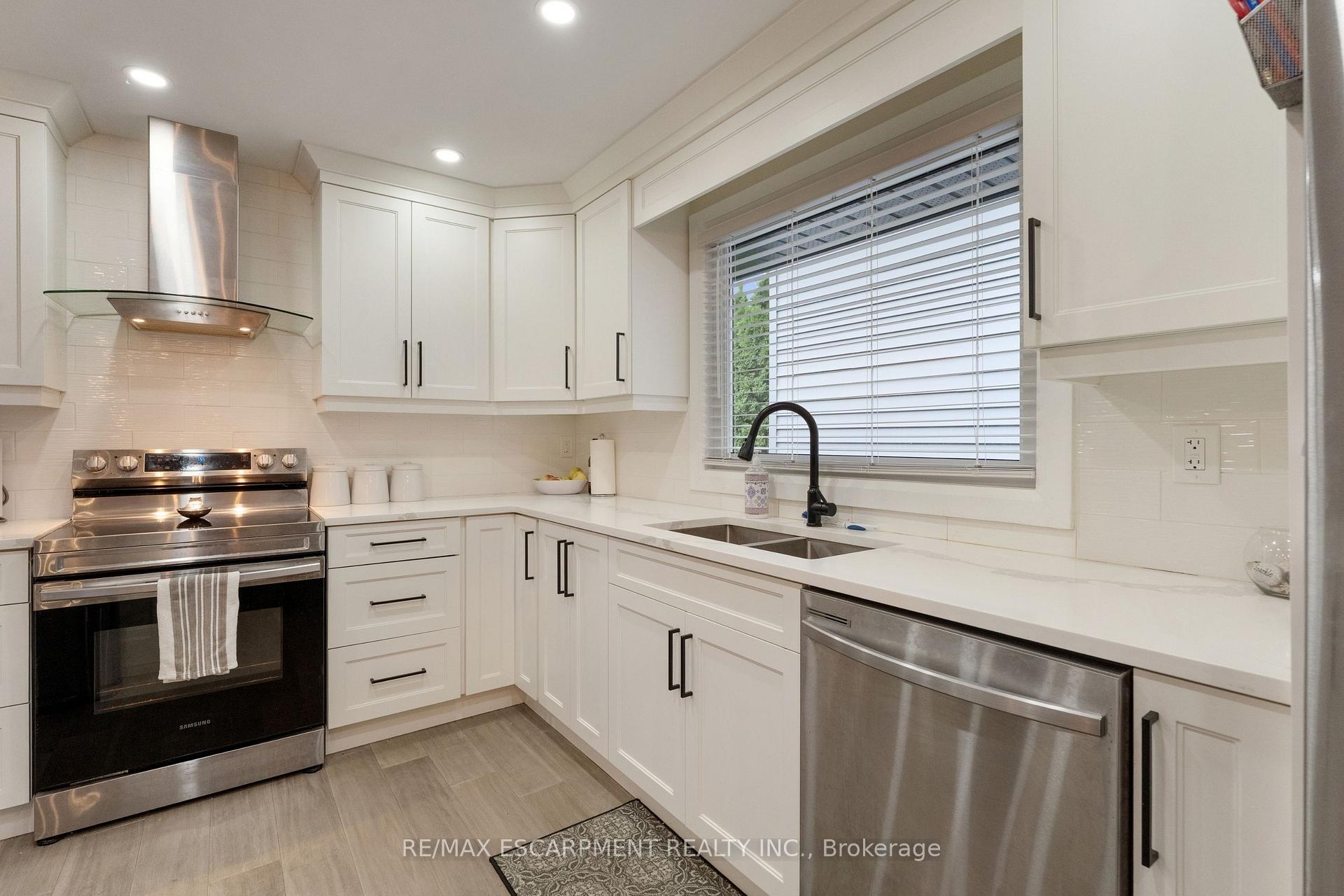 Photo 12 of 168 Hanover Place, Hamilton, Vincent — HOMEH