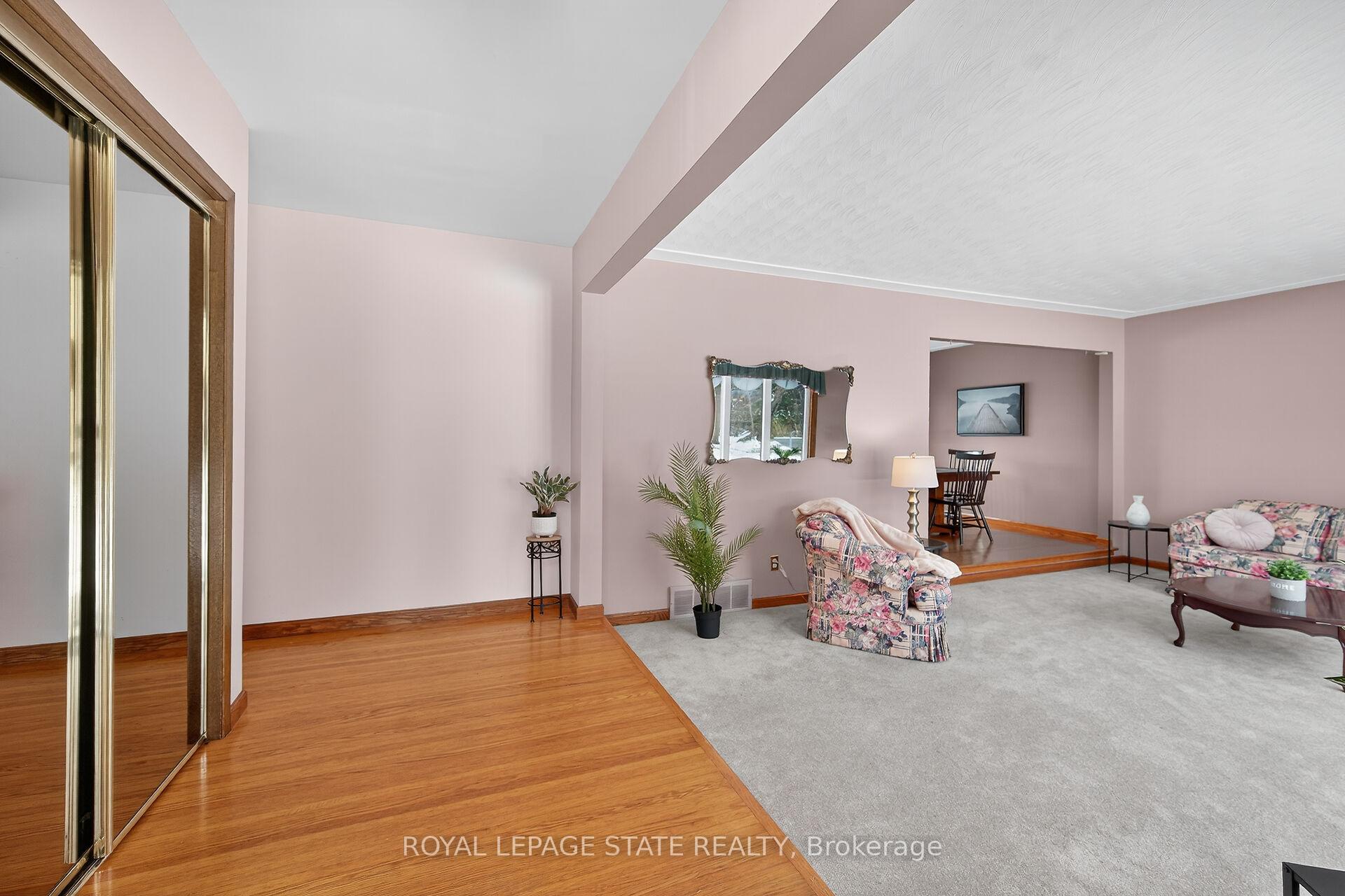 Photo 5 of 580 woodhill Road, Hamilton, Rural Flamborough — HOMEH