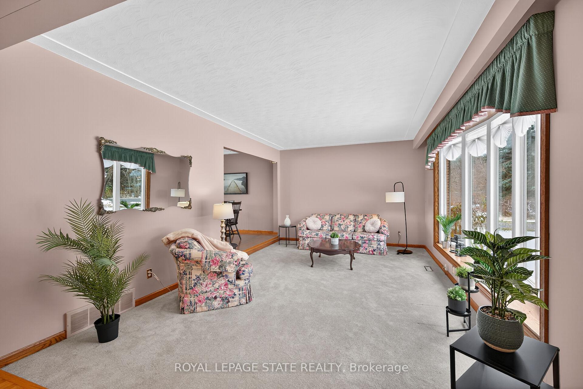 Photo 6 of 580 woodhill Road, Hamilton, Rural Flamborough — HOMEH