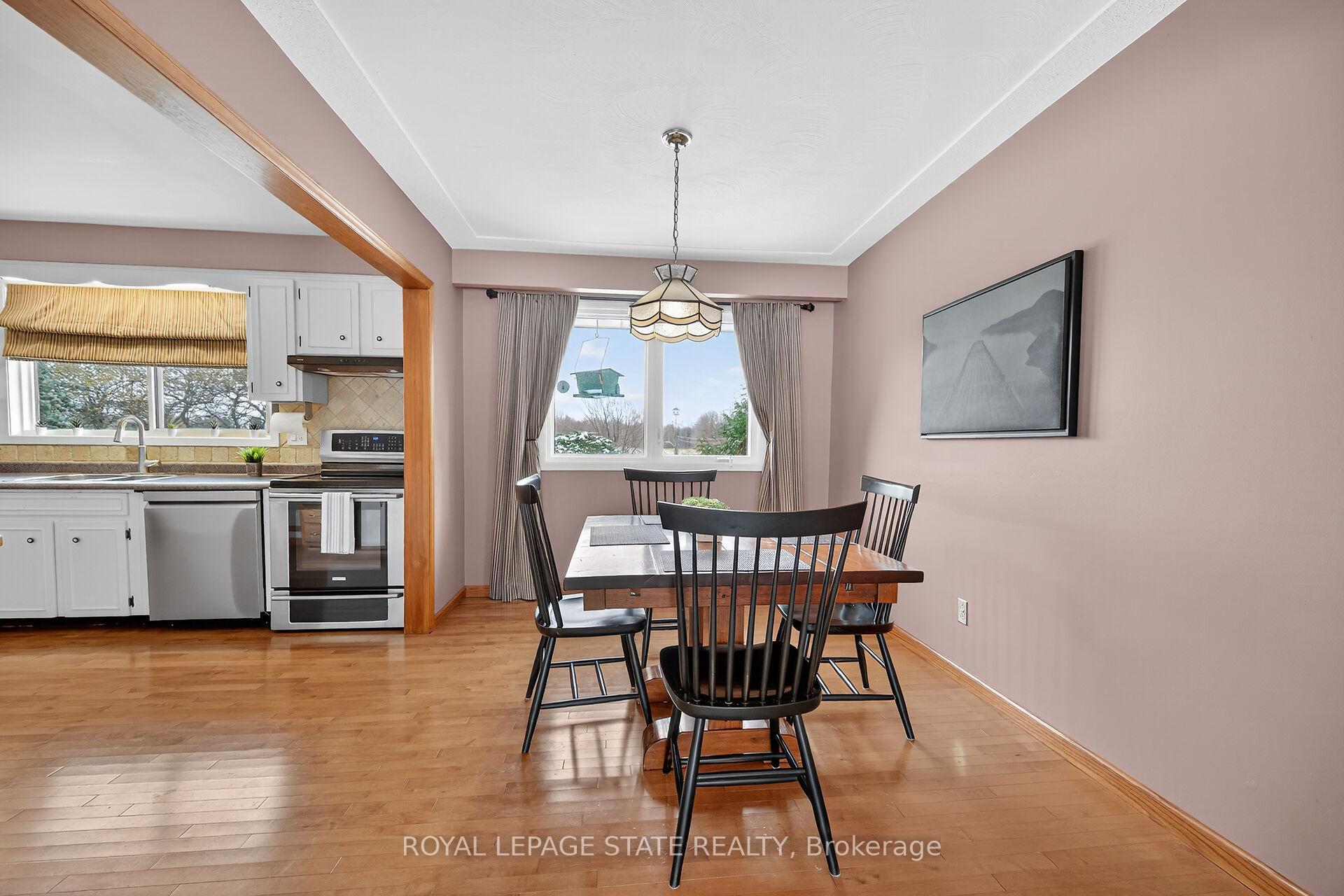 Photo 11 of 580 woodhill Road, Hamilton, Rural Flamborough — HOMEH