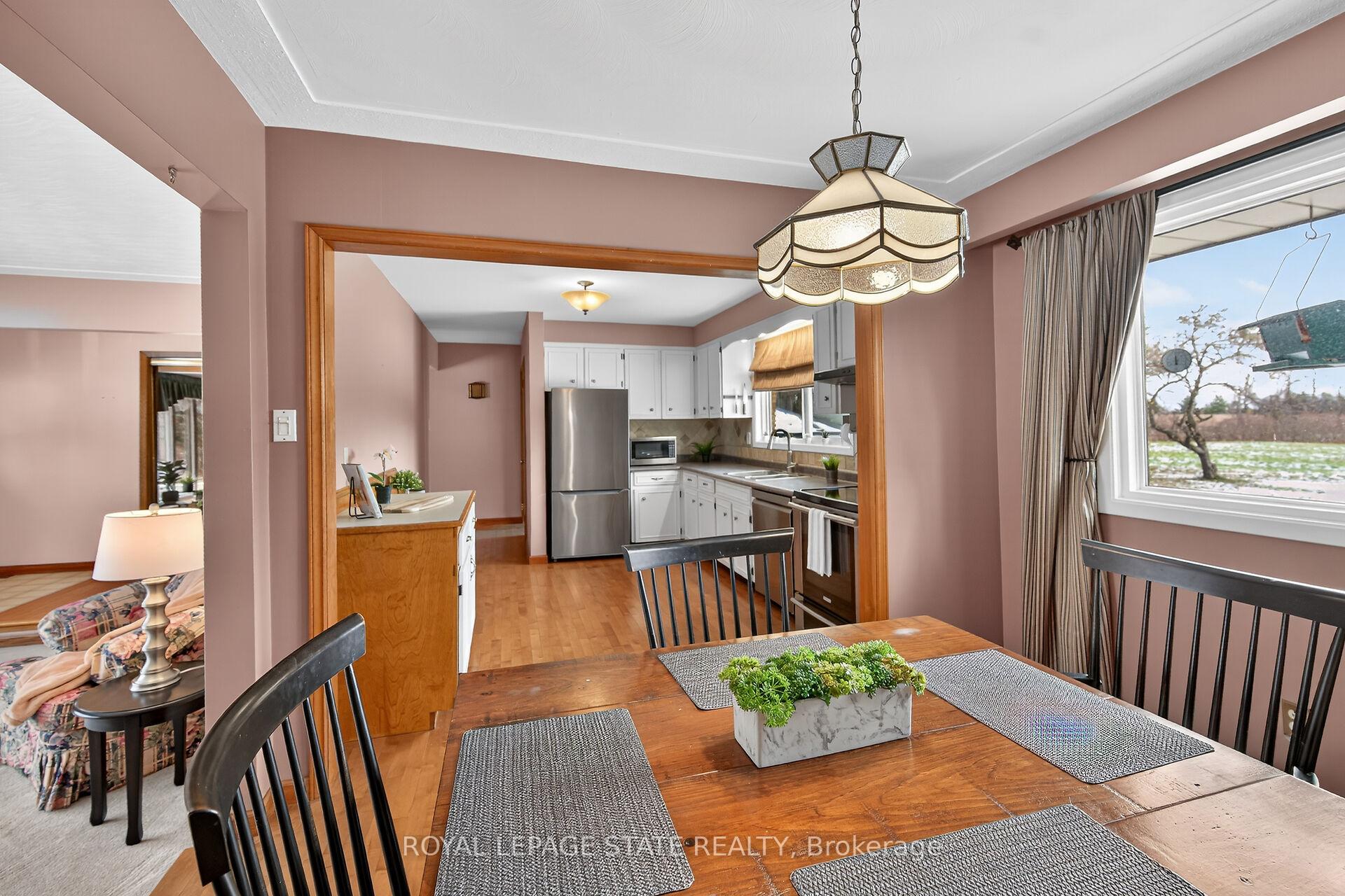 Photo 12 of 580 woodhill Road, Hamilton, Rural Flamborough — HOMEH