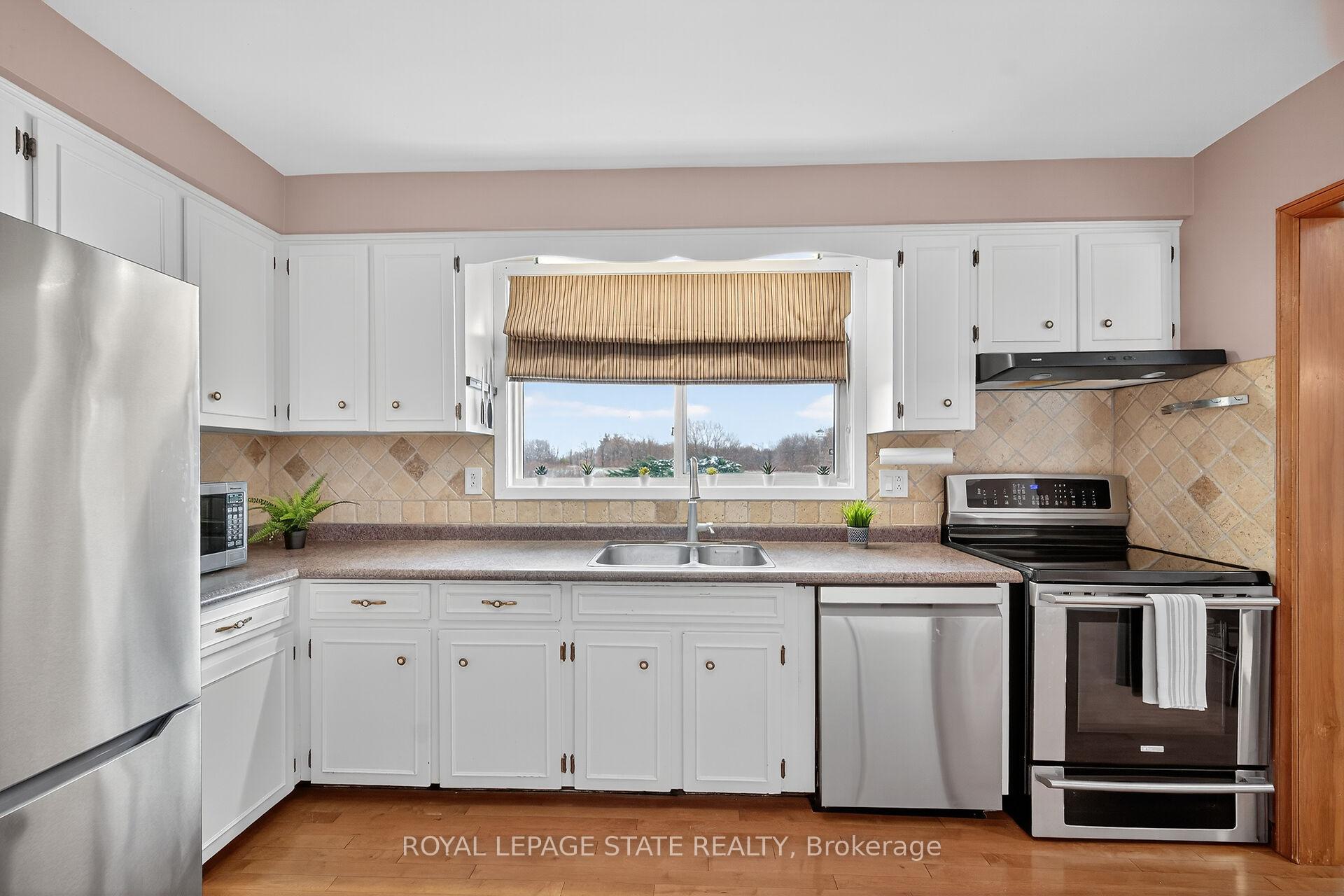 Photo 15 of 580 woodhill Road, Hamilton, Rural Flamborough — HOMEH