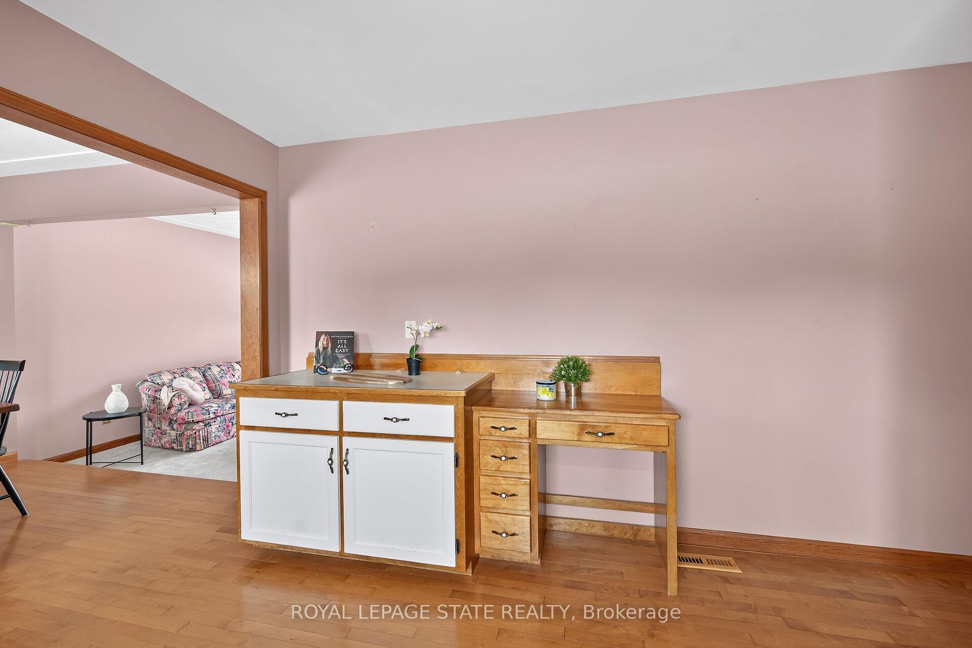 Photo 17 of 580 woodhill Road, Hamilton, Rural Flamborough — HOMEH