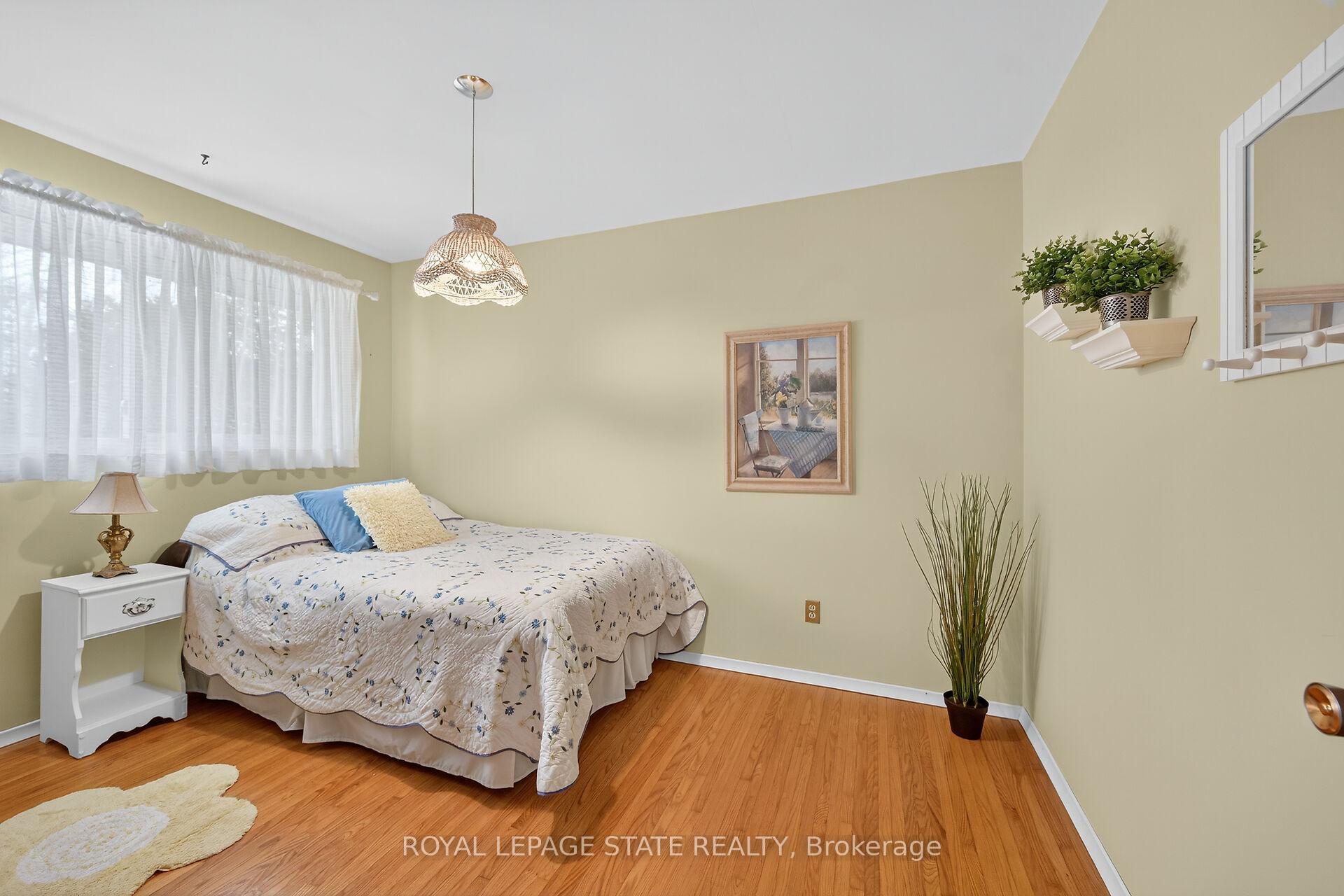 Photo 21 of 580 woodhill Road, Hamilton, Rural Flamborough — HOMEH