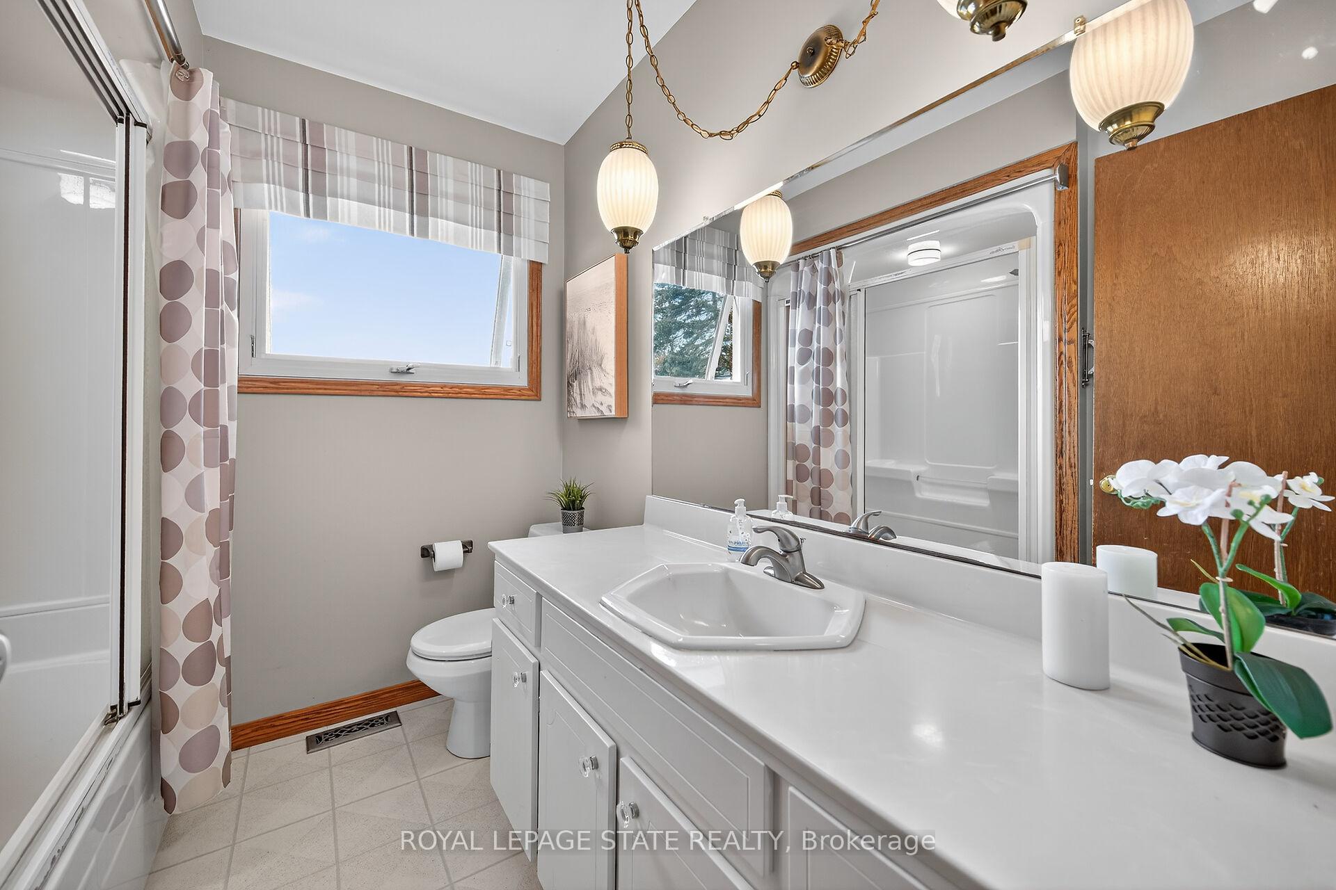 Photo 24 of 580 woodhill Road, Hamilton, Rural Flamborough — HOMEH
