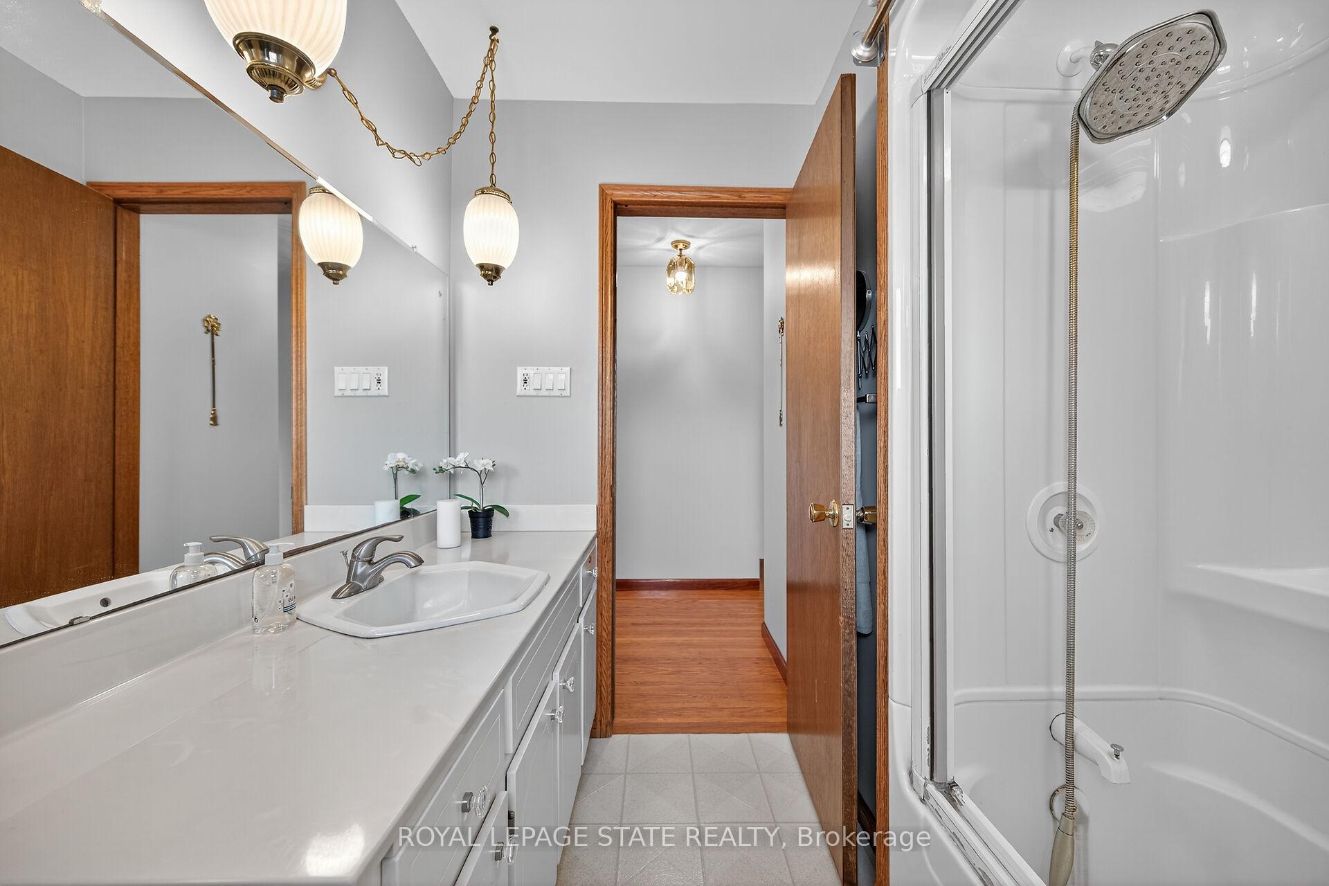 Photo 25 of 580 woodhill Road, Hamilton, Rural Flamborough — HOMEH
