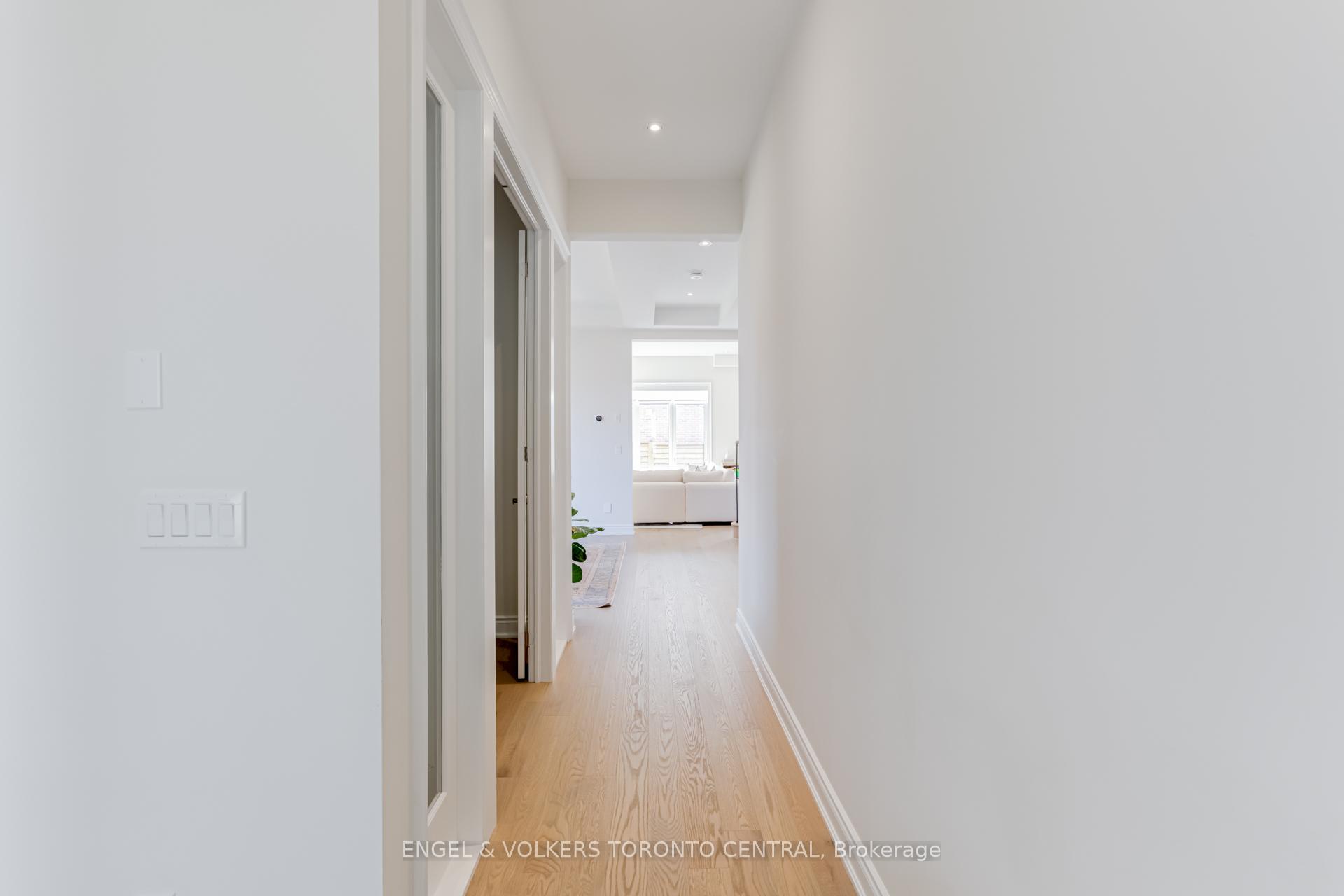 Photo 3 of 89 Maple Fields Circle, Aurora, Aurora Estates — HOMEH