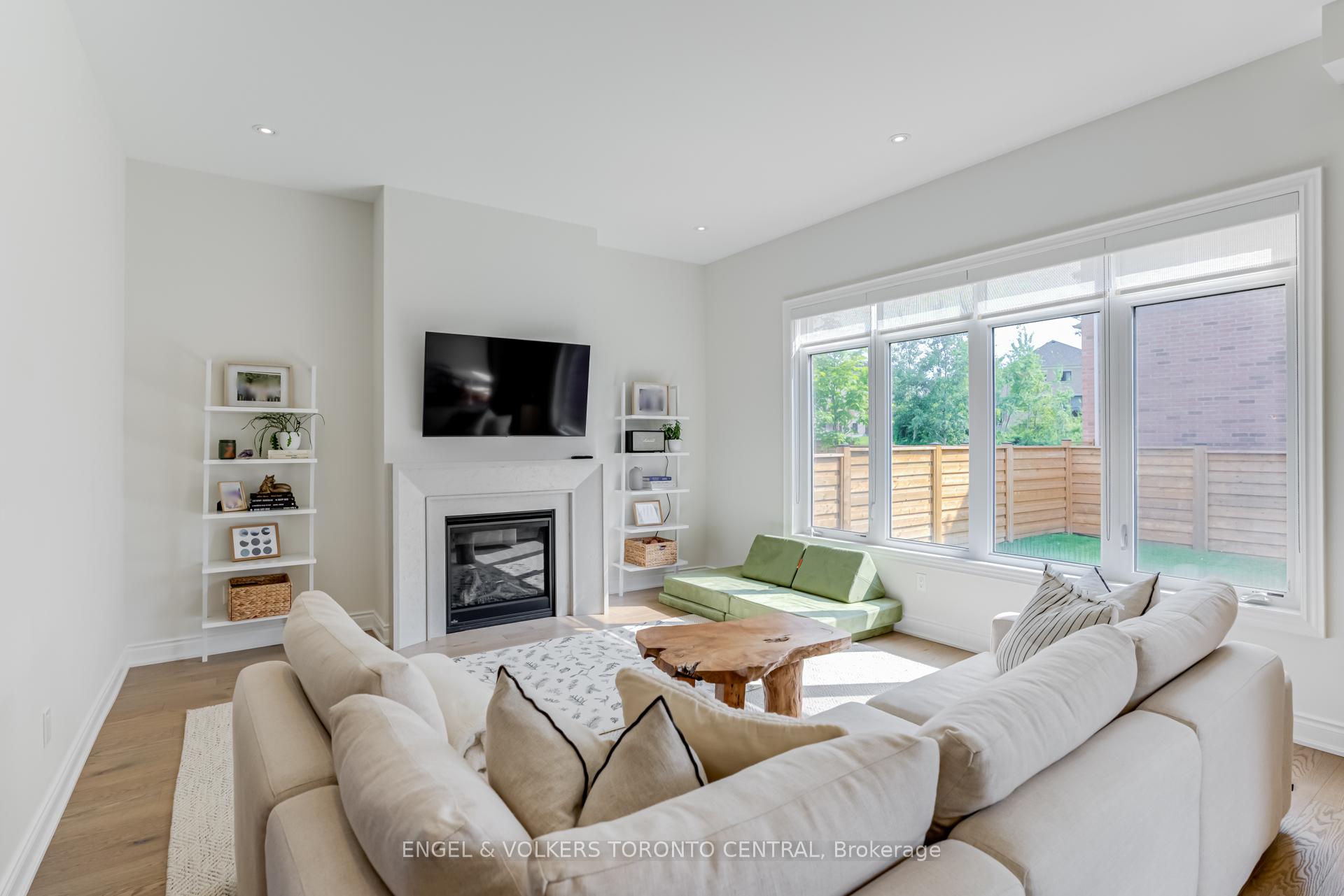 Photo 7 of 89 Maple Fields Circle, Aurora, Aurora Estates — HOMEH