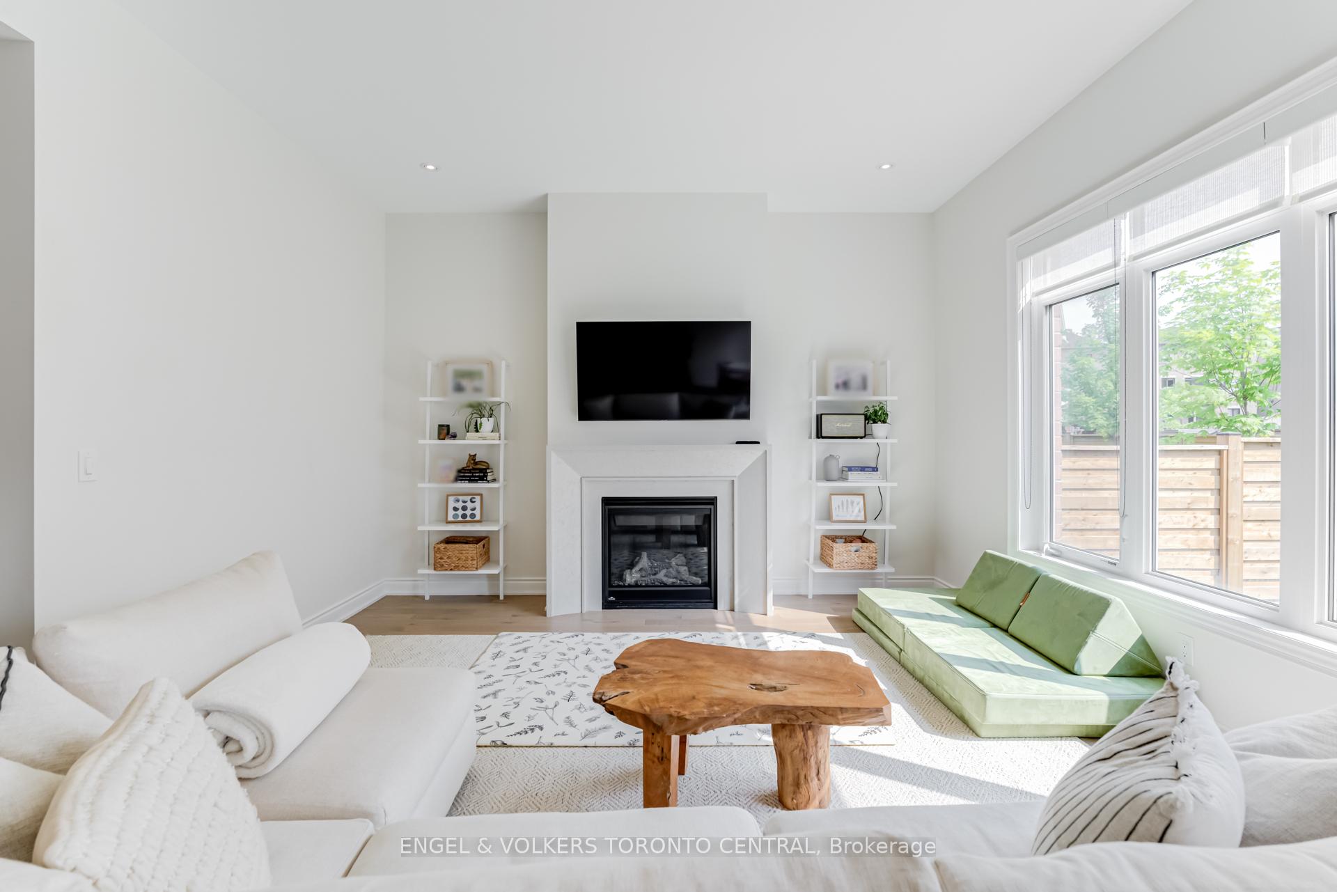 Photo 10 of 89 Maple Fields Circle, Aurora, Aurora Estates — HOMEH