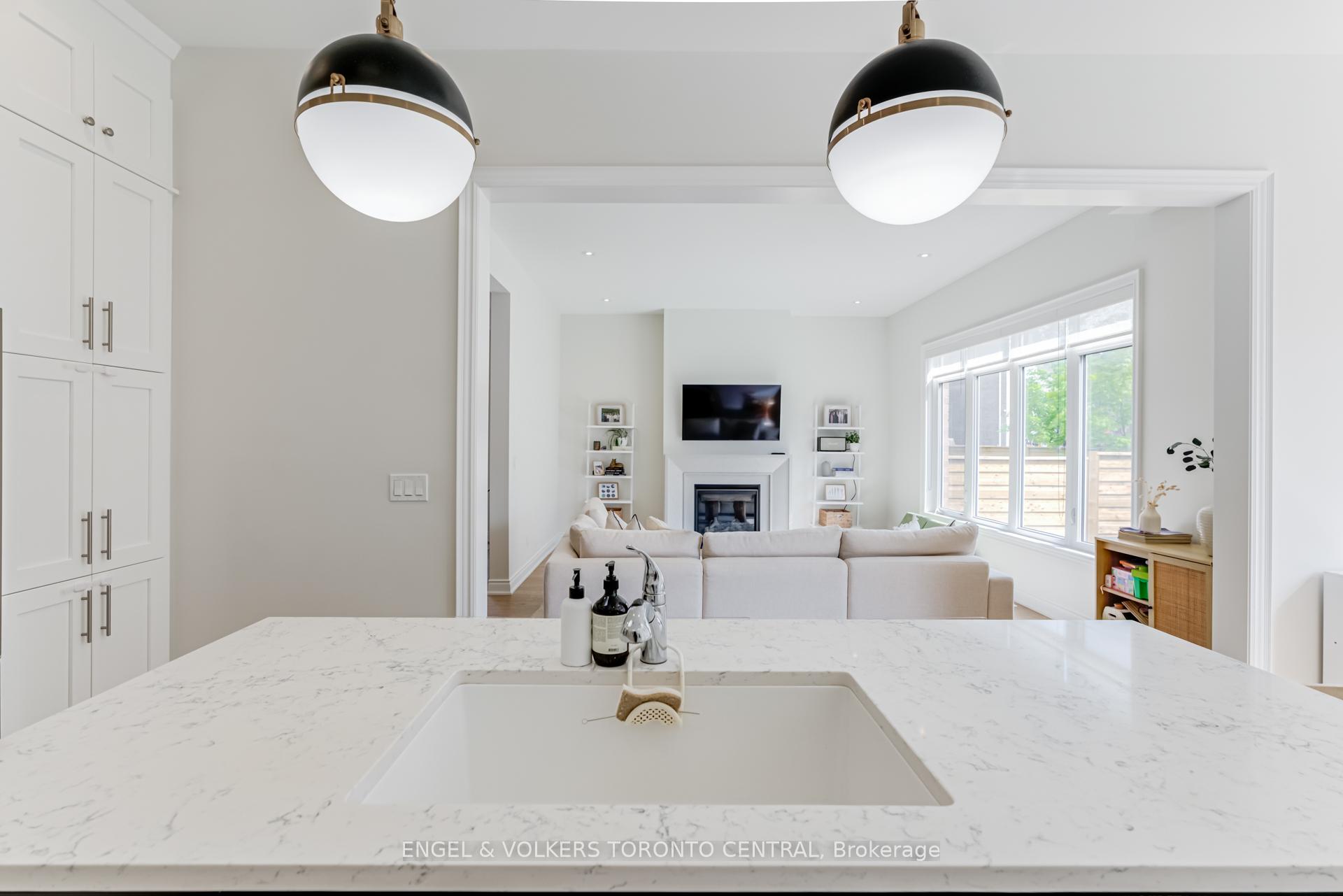 Photo 13 of 89 Maple Fields Circle, Aurora, Aurora Estates — HOMEH