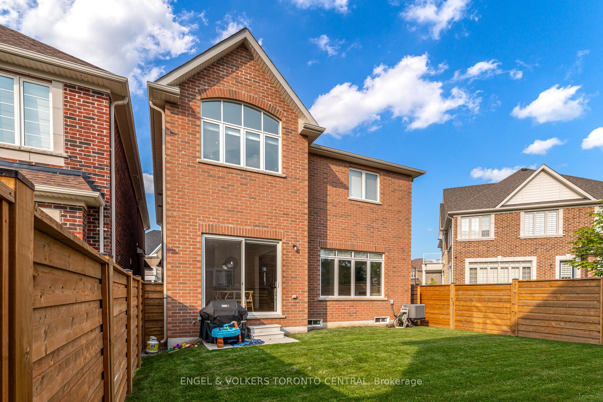 Photo 38 of 89 Maple Fields Circle, Aurora, Aurora Estates — HOMEH