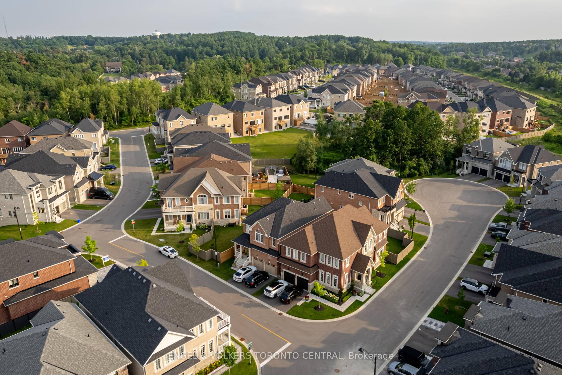 Photo 39 of 89 Maple Fields Circle, Aurora, Aurora Estates — HOMEH