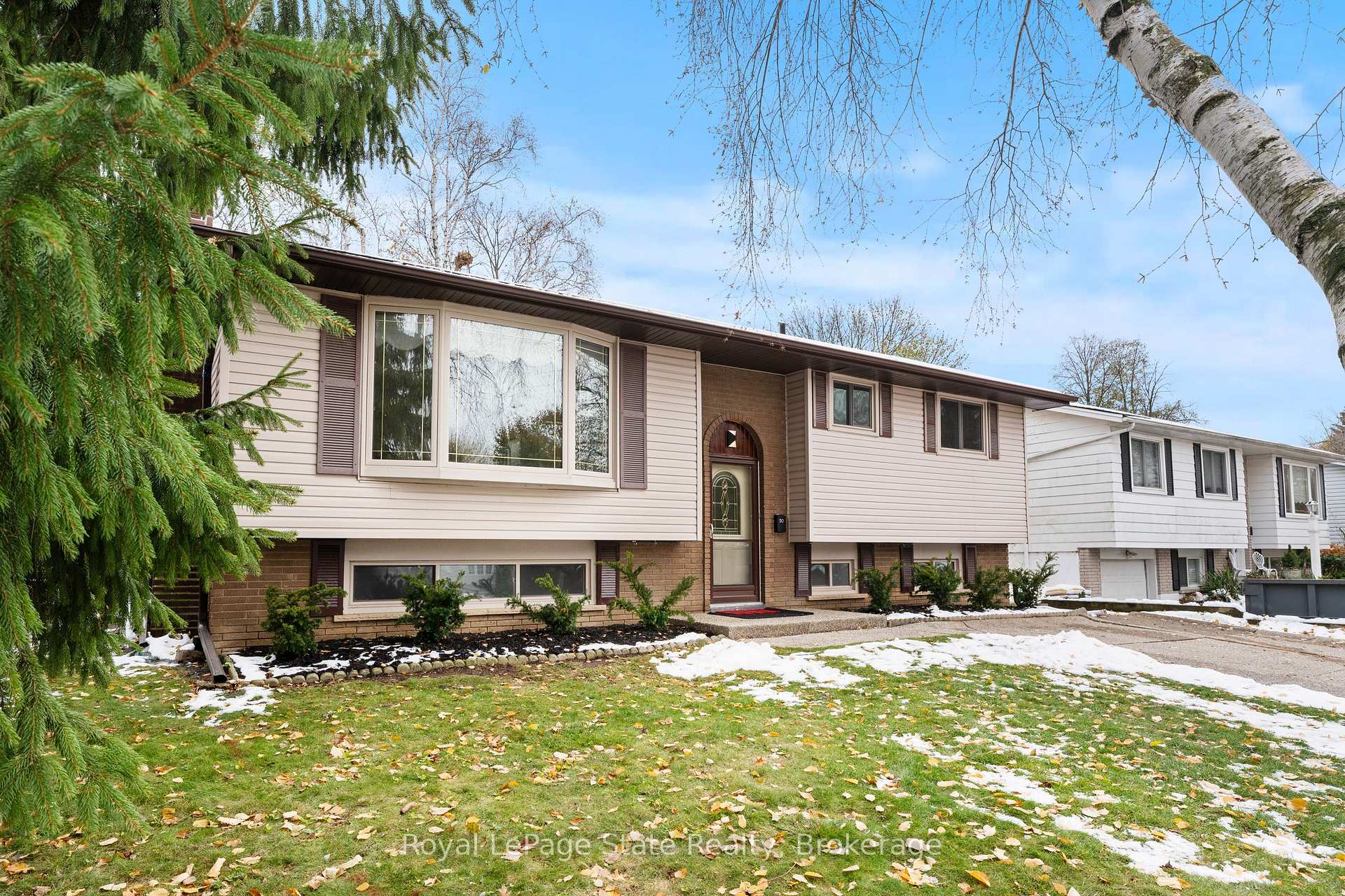 Photo 1 of 50 Graystone Drive, Hamilton, Gilkson — HOMEH