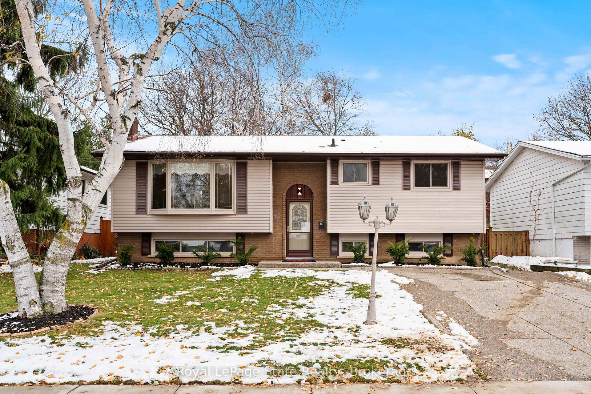 Photo 2 of 50 Graystone Drive, Hamilton, Gilkson — HOMEH