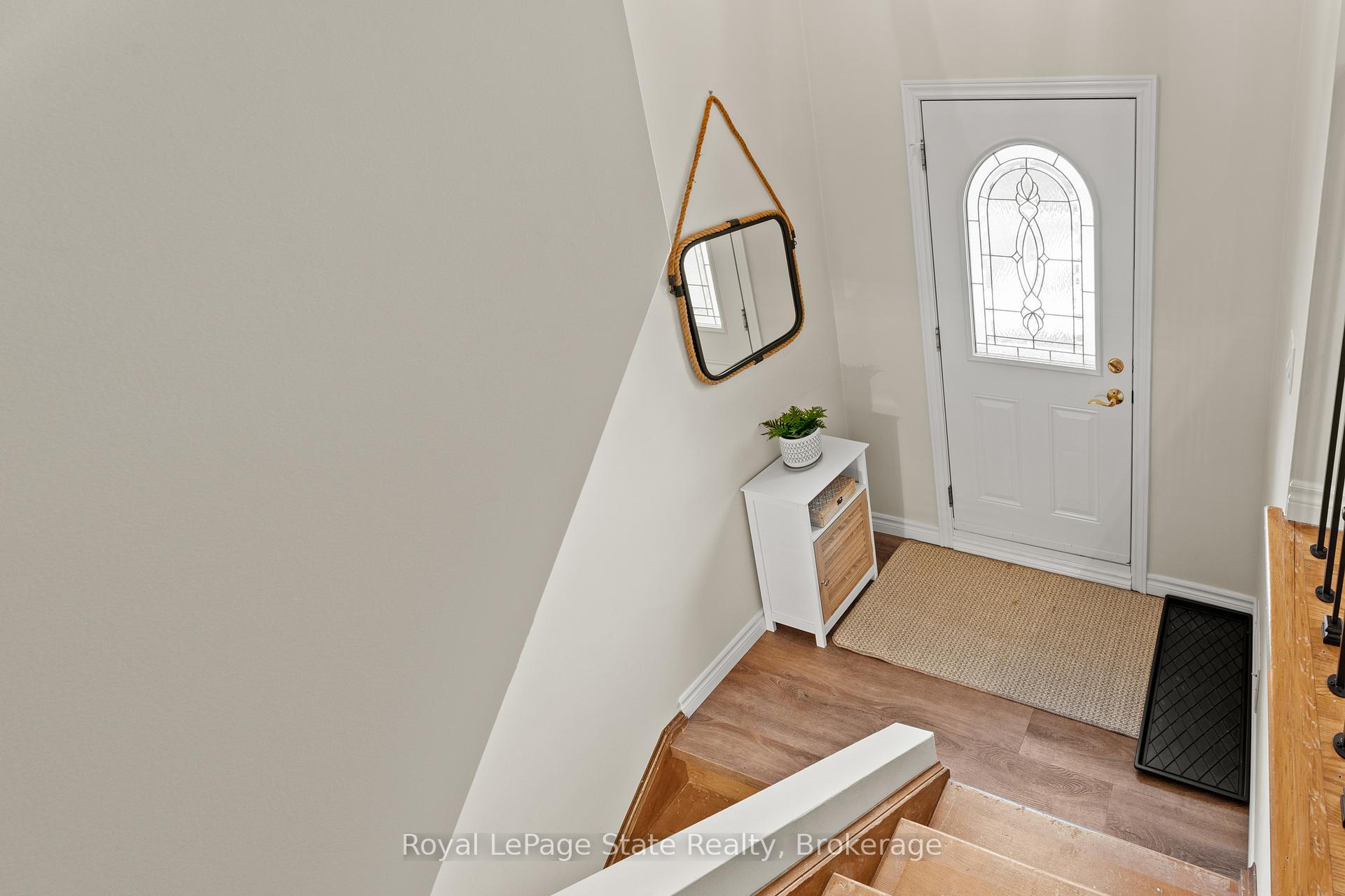 Photo 3 of 50 Graystone Drive, Hamilton, Gilkson — HOMEH