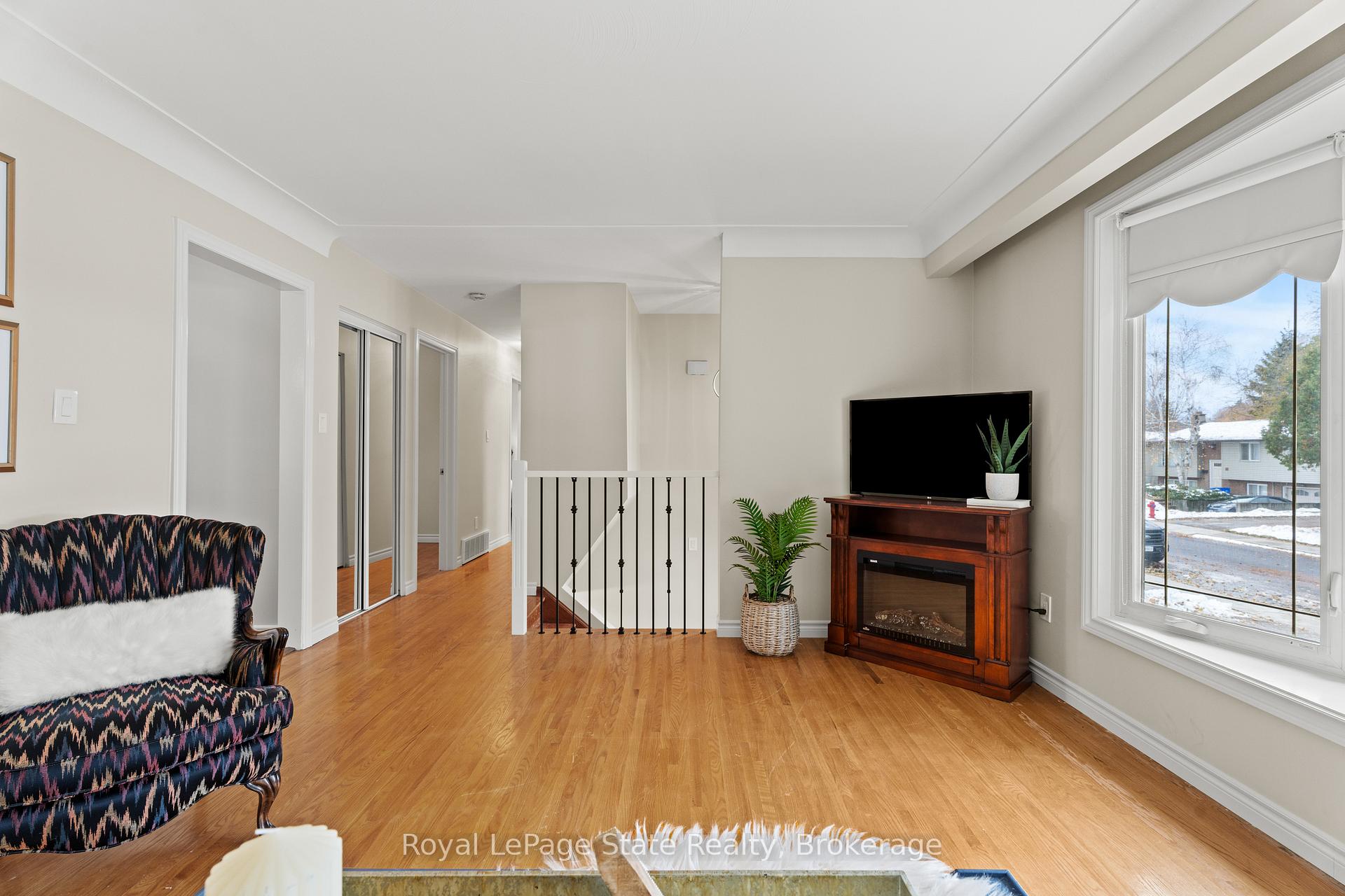 Photo 6 of 50 Graystone Drive, Hamilton, Gilkson — HOMEH