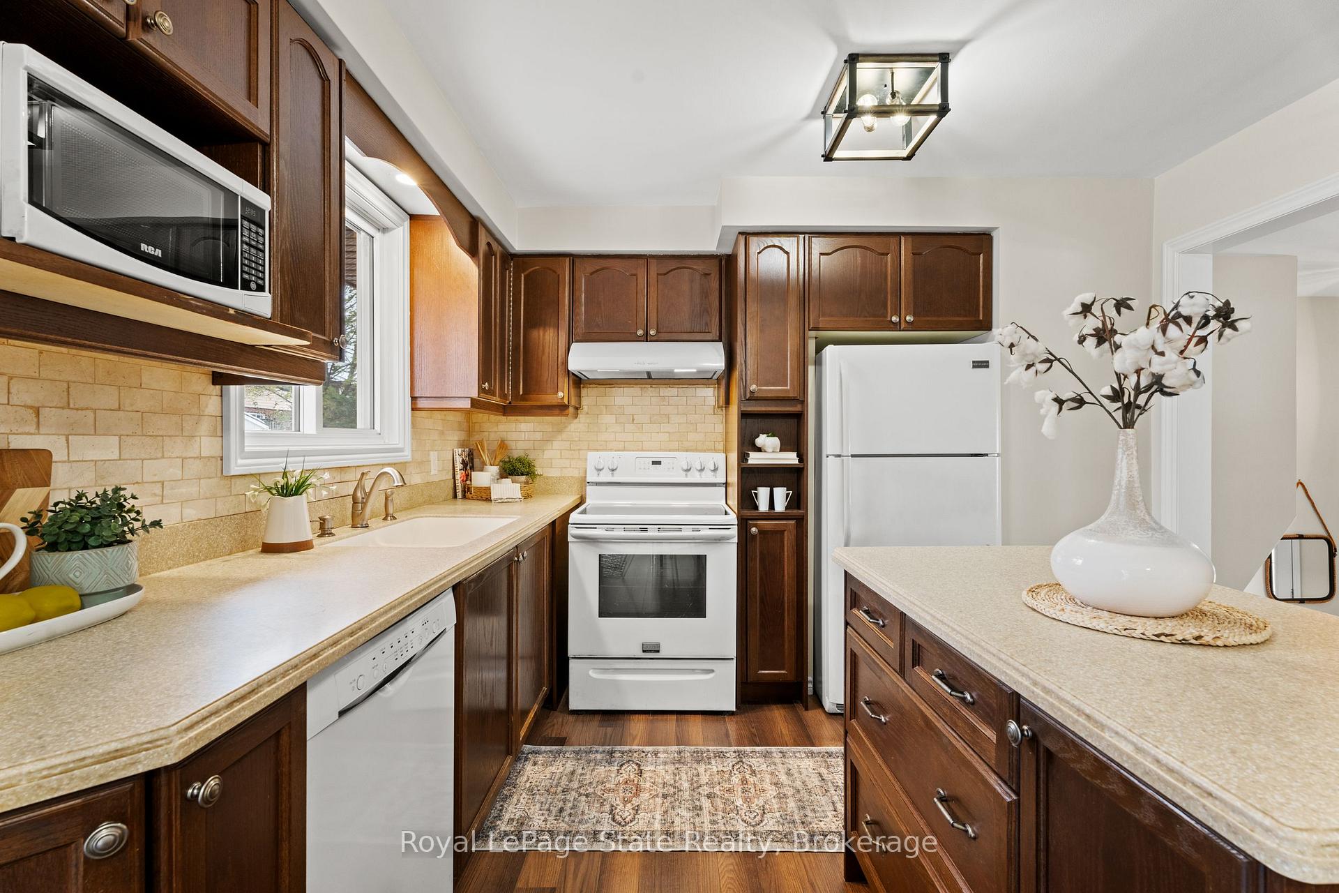 Photo 8 of 50 Graystone Drive, Hamilton, Gilkson — HOMEH