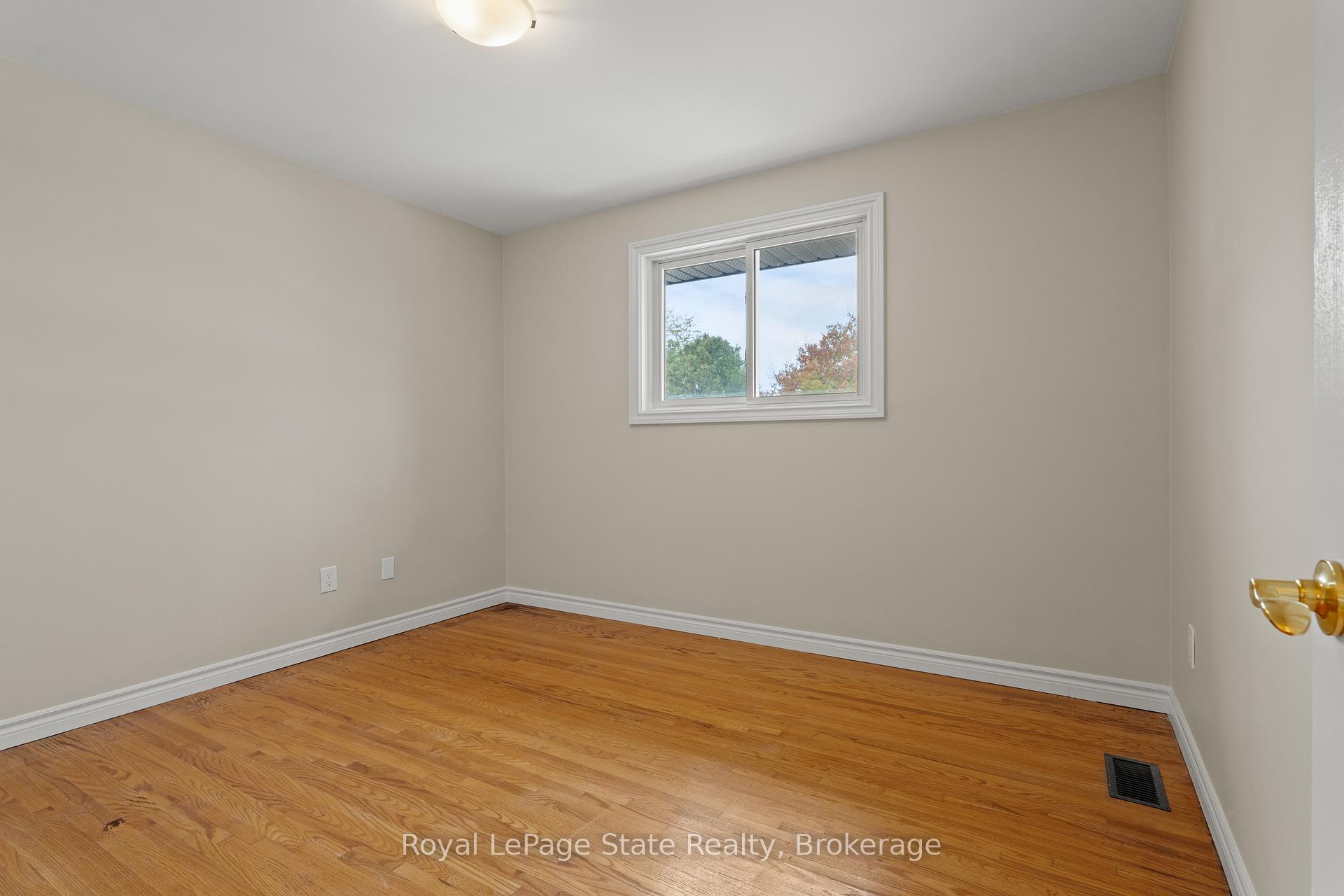 Photo 13 of 50 Graystone Drive, Hamilton, Gilkson — HOMEH