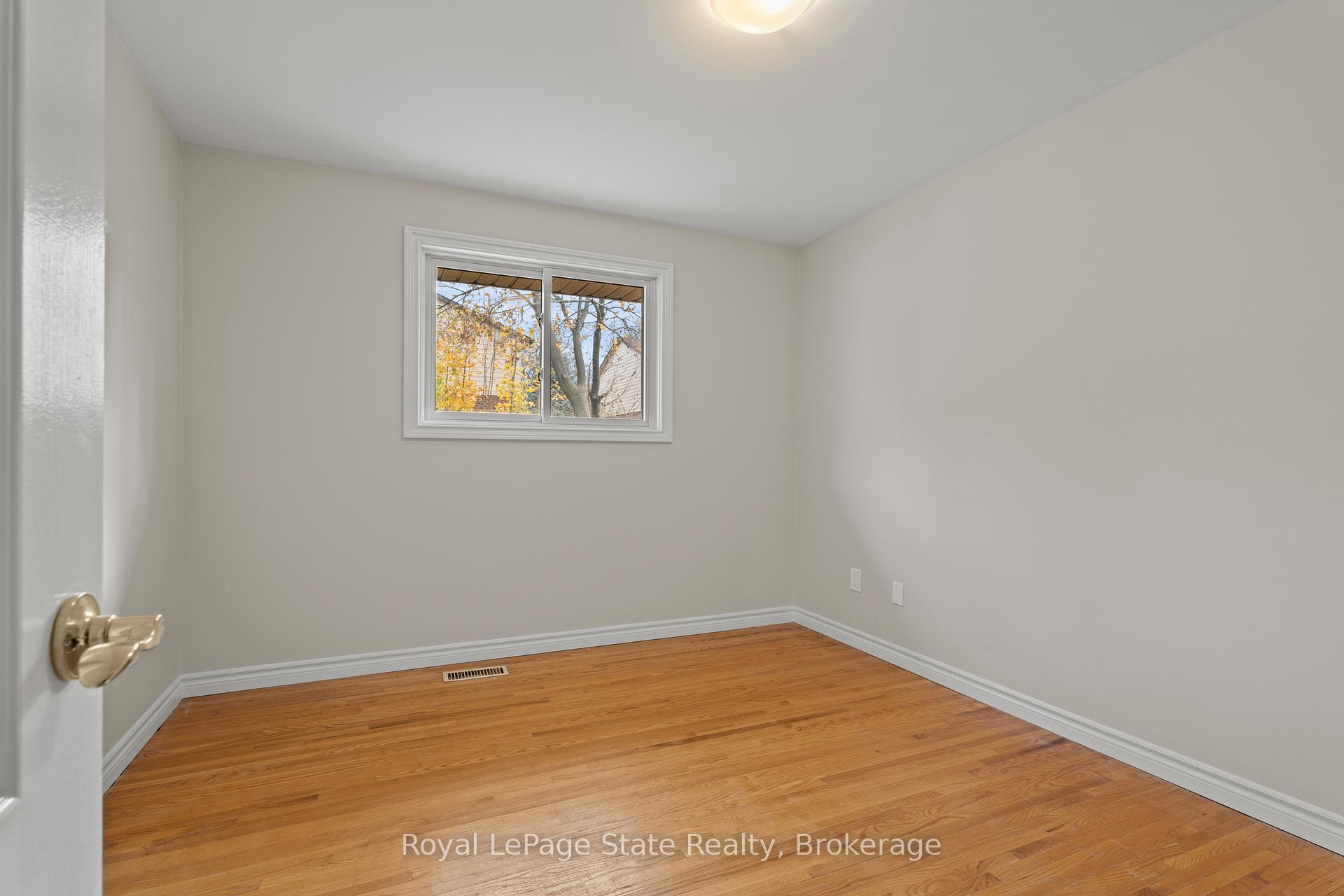 Photo 14 of 50 Graystone Drive, Hamilton, Gilkson — HOMEH