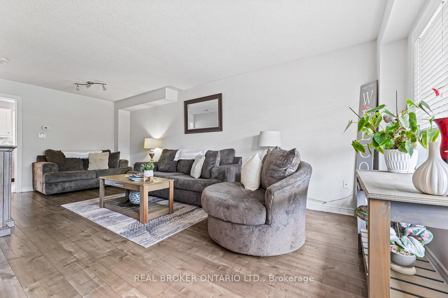 Photo 3 of 89 Bentley Crescent, Barrie, 400 West — HOMEH