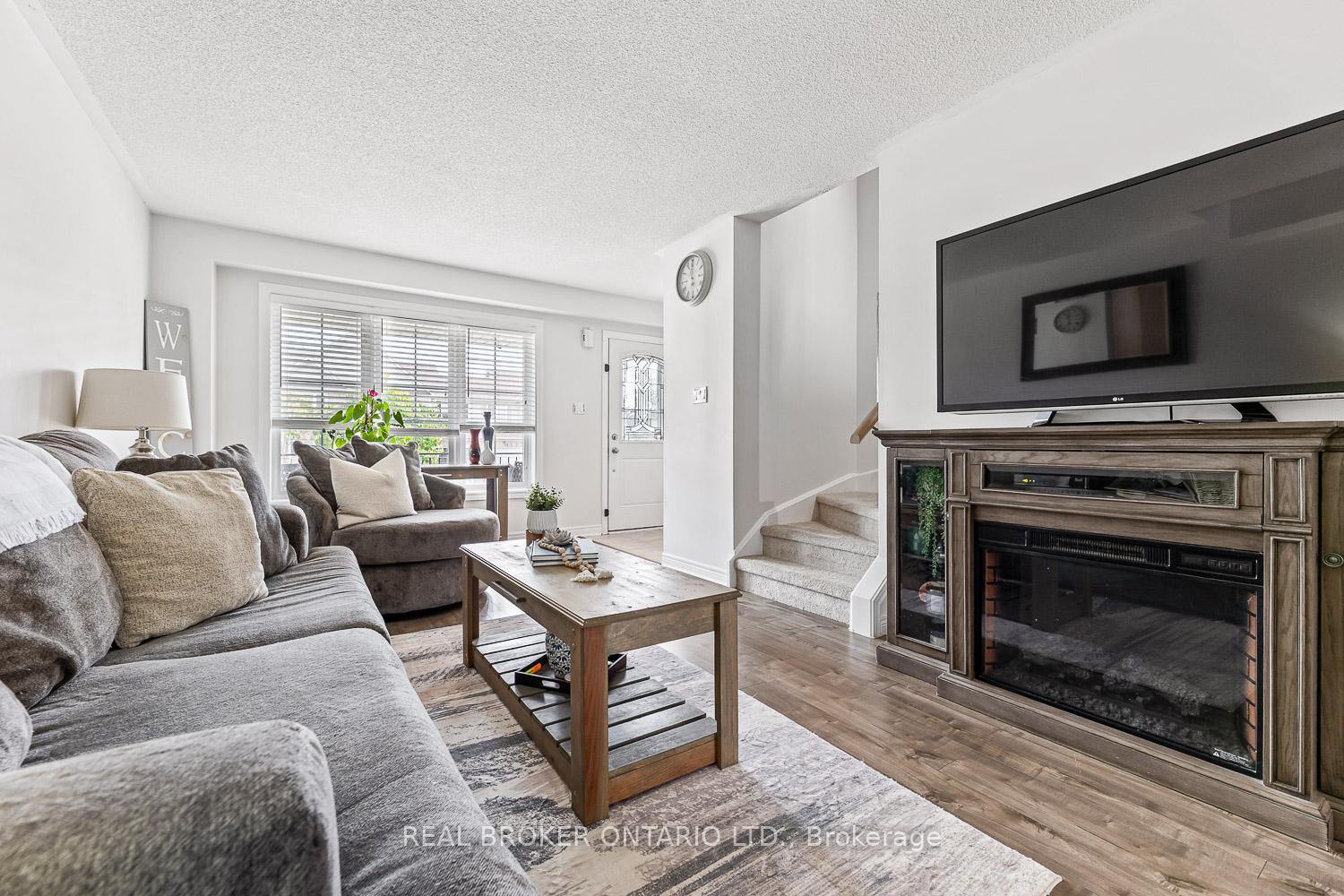 Photo 5 of 89 Bentley Crescent, Barrie, 400 West — HOMEH