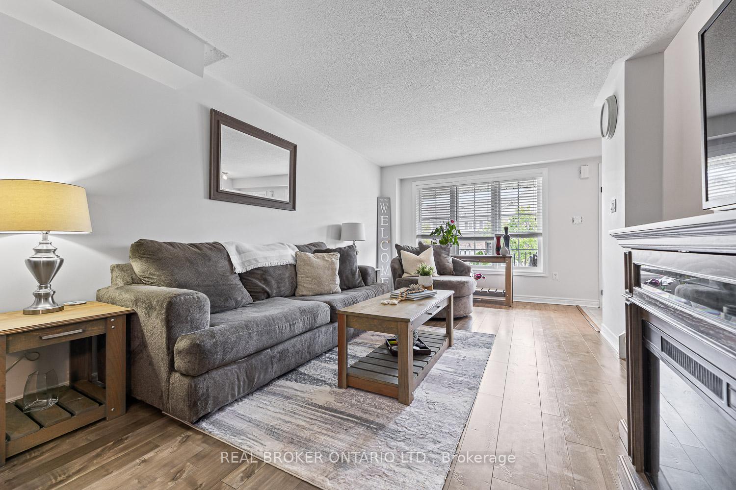 Photo 10 of 89 Bentley Crescent, Barrie, 400 West — HOMEH