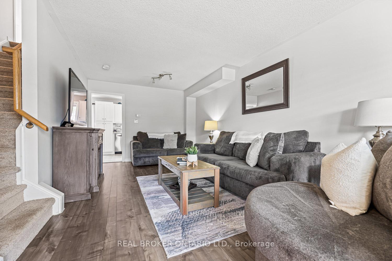 Photo 7 of 89 Bentley Crescent, Barrie, 400 West — HOMEH