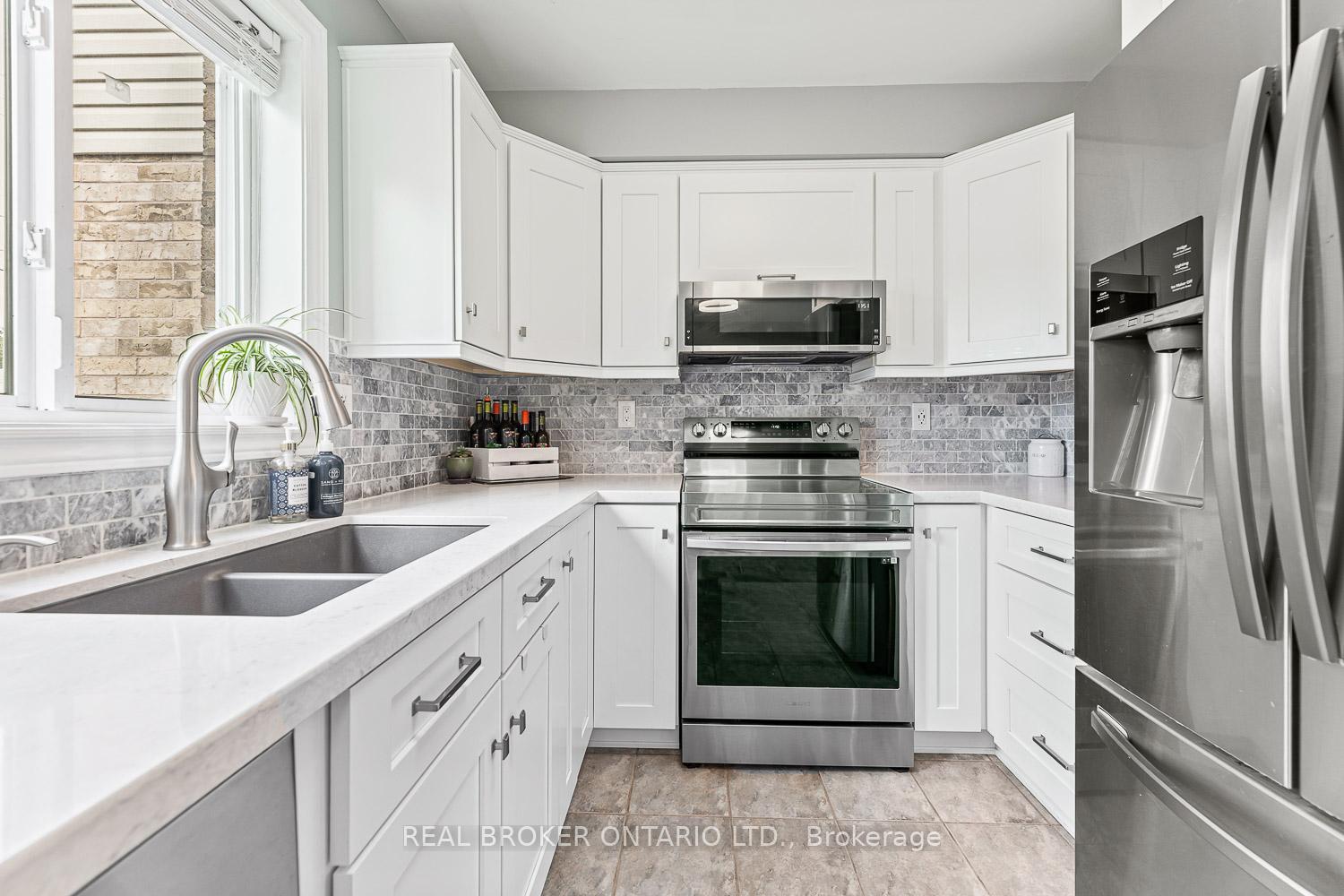 Photo 8 of 89 Bentley Crescent, Barrie, 400 West — HOMEH