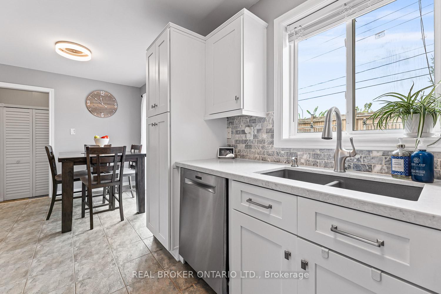 Photo 9 of 89 Bentley Crescent, Barrie, 400 West — HOMEH