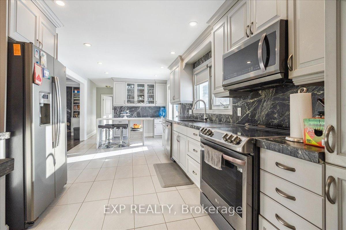 Photo 3 of 858 Trinity, Hamilton, Rural Ancaster — HOMEH
