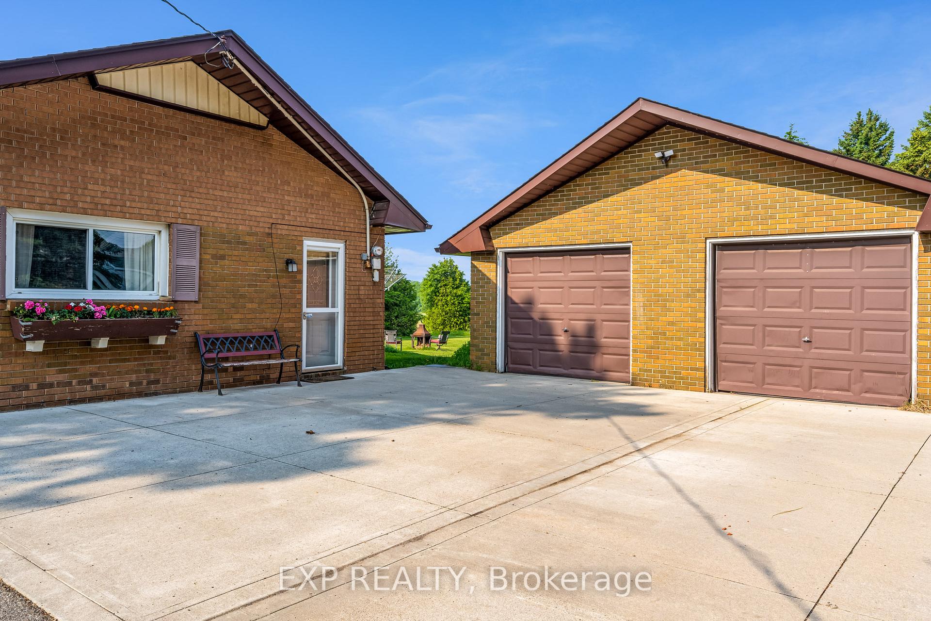Photo 29 of 858 Trinity, Hamilton, Rural Ancaster — HOMEH