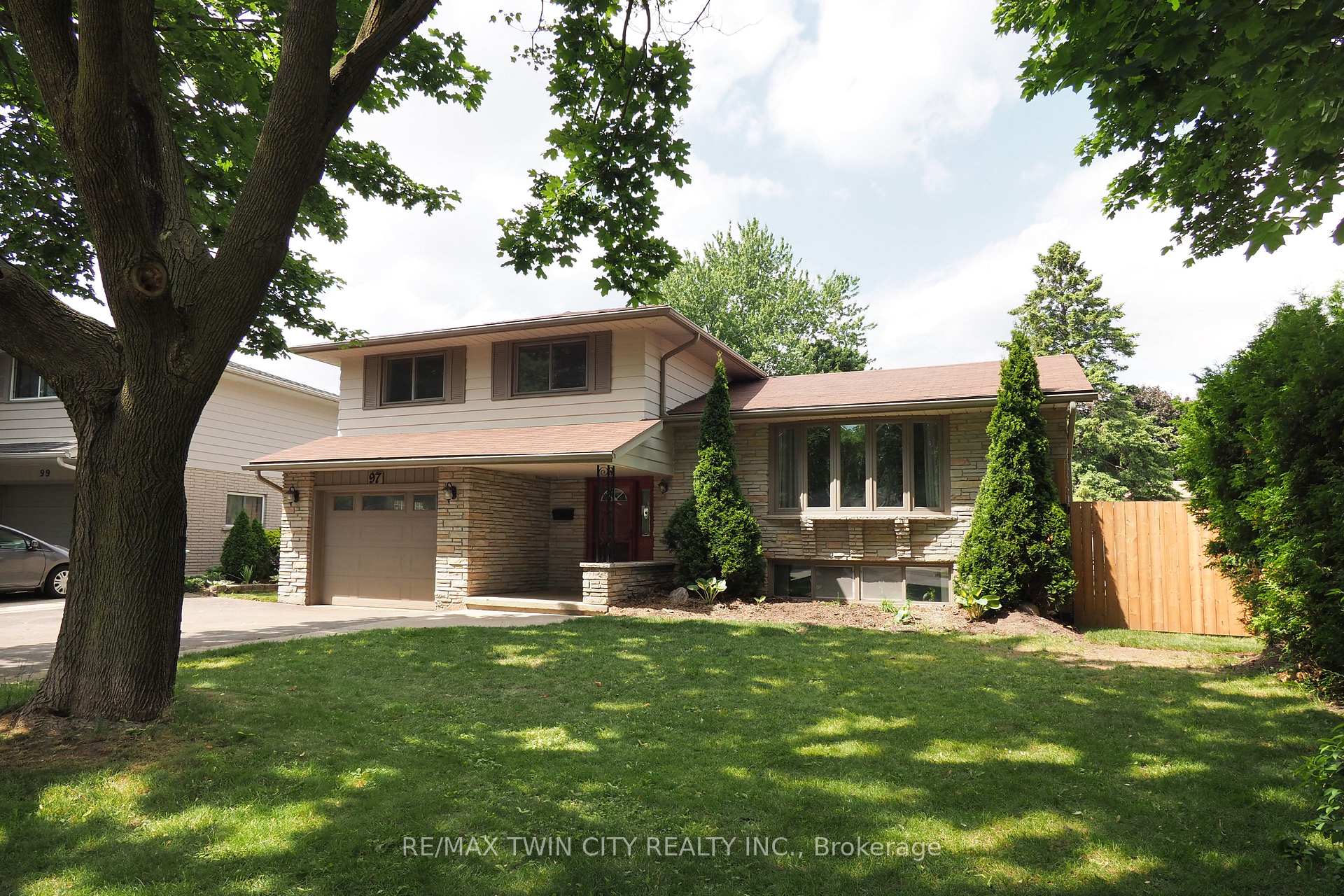 Photo 2 of 97 Marksam Road, Guelph, Willow West/Sugarbush/West Acres — HOMEH