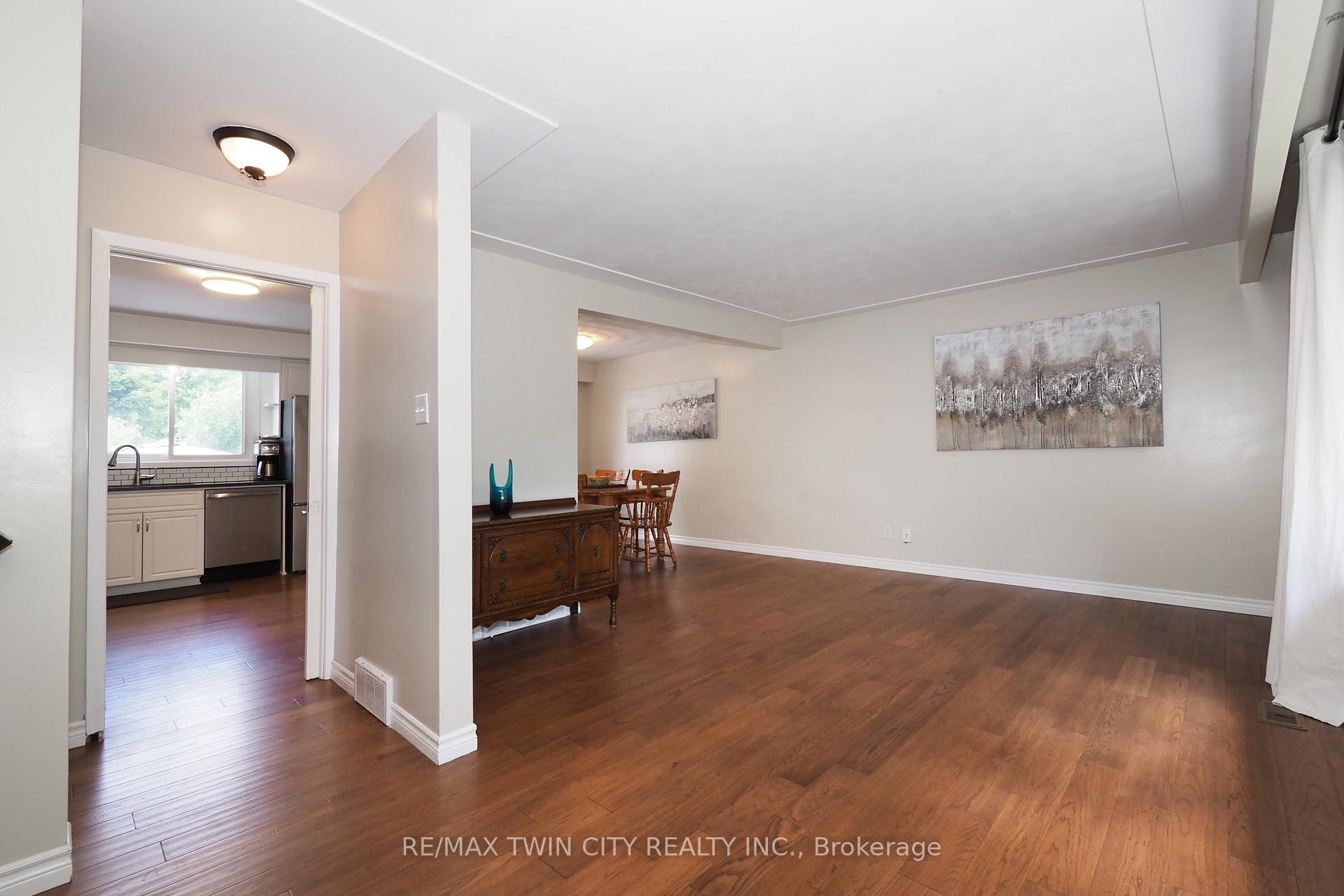 Photo 6 of 97 Marksam Road, Guelph, Willow West/Sugarbush/West Acres — HOMEH