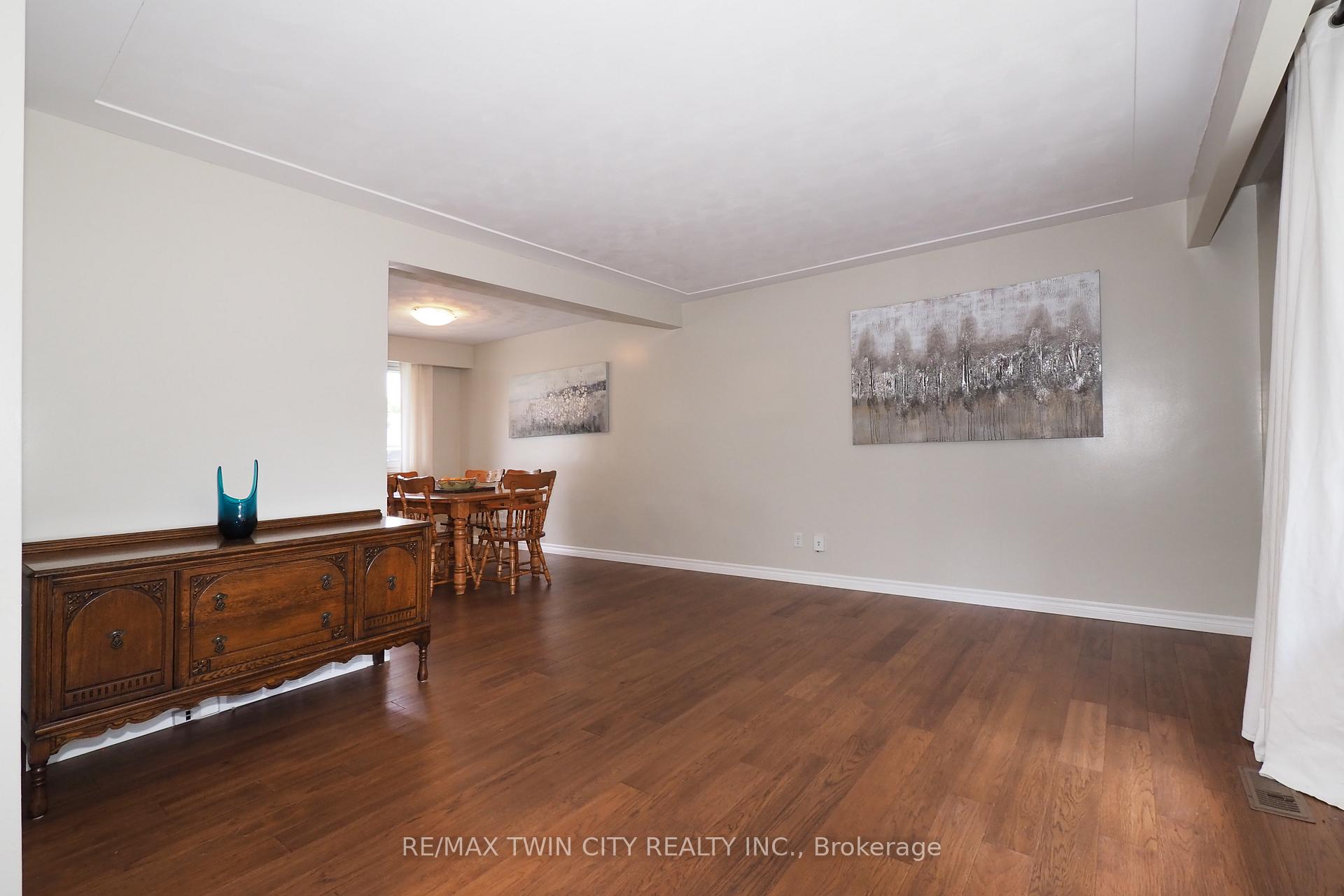 Photo 8 of 97 Marksam Road, Guelph, Willow West/Sugarbush/West Acres — HOMEH