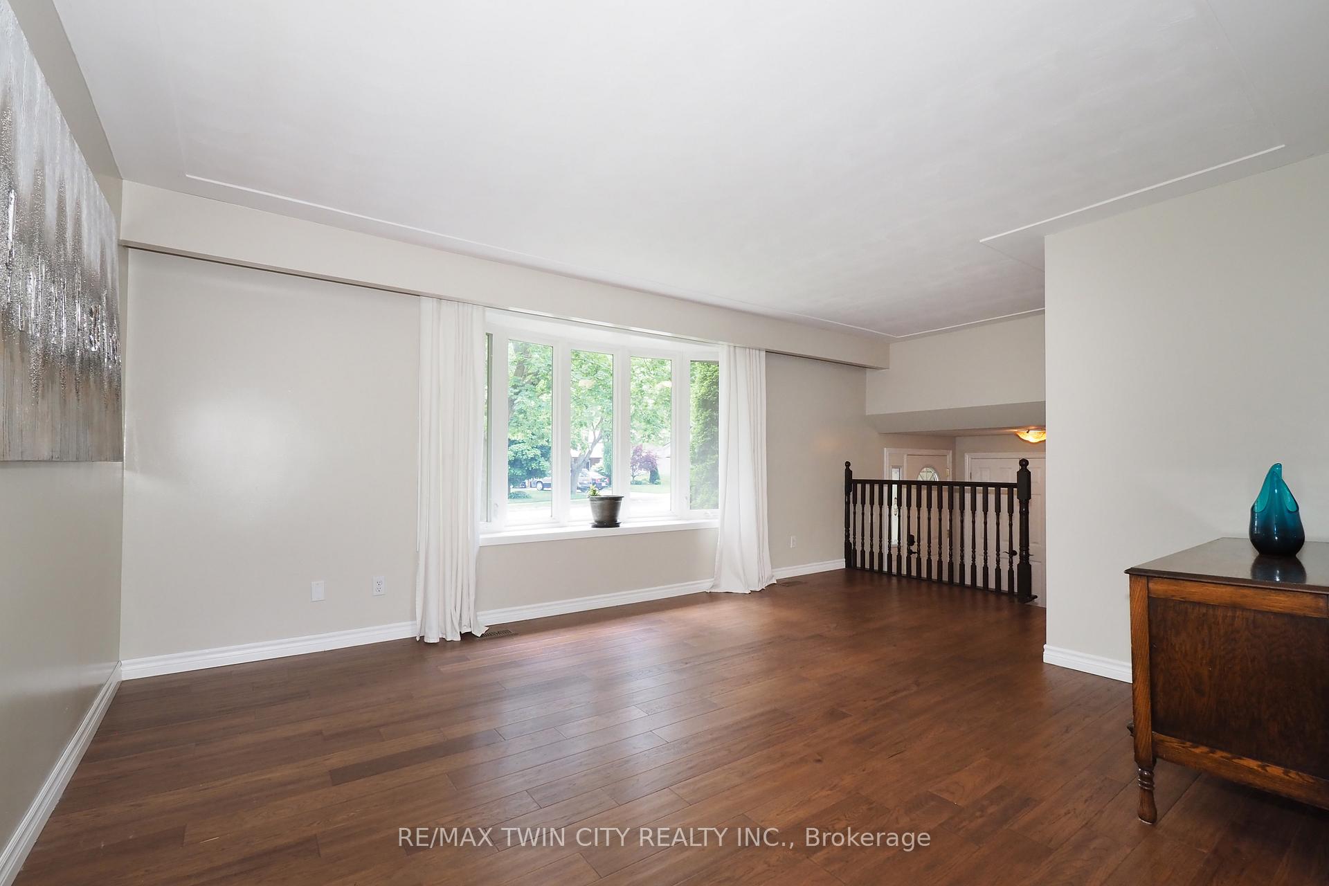 Photo 10 of 97 Marksam Road, Guelph, Willow West/Sugarbush/West Acres — HOMEH