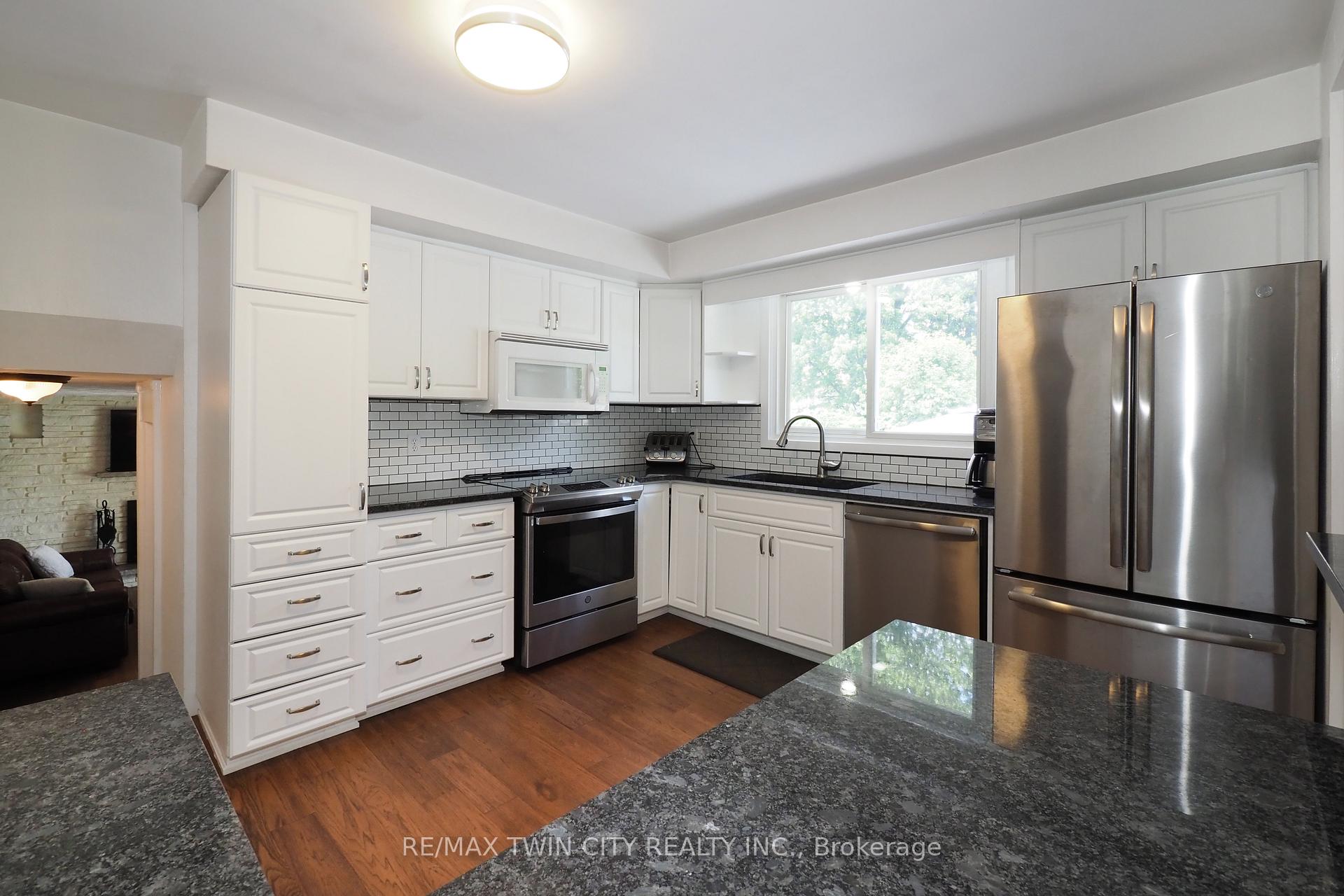 Photo 15 of 97 Marksam Road, Guelph, Willow West/Sugarbush/West Acres — HOMEH