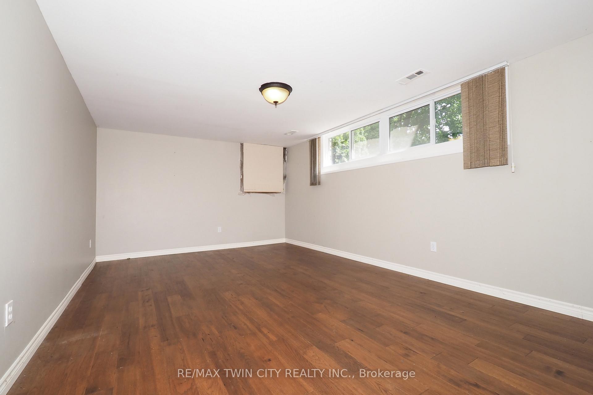 Photo 32 of 97 Marksam Road, Guelph, Willow West/Sugarbush/West Acres — HOMEH