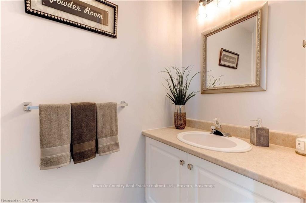 Photo 23 of 145 Glenariff Drive, Hamilton, Rural Flamborough — HOMEH