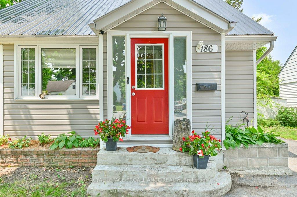 Photo 5 of 186 Pine Street, Belleville, Belleville Ward — HOMEH