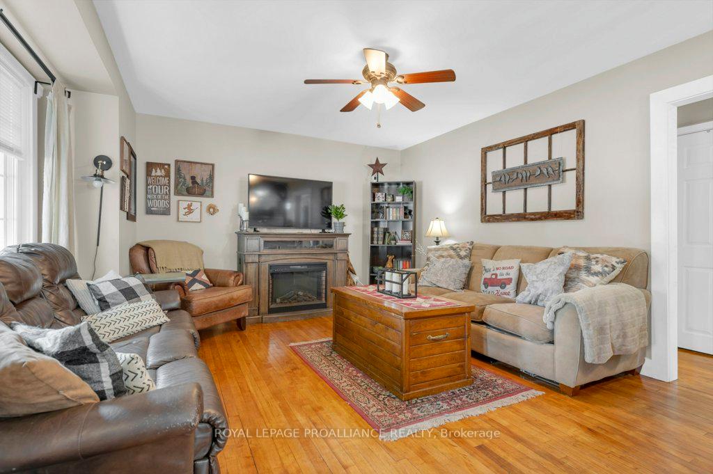Photo 6 of 186 Pine Street, Belleville, Belleville Ward — HOMEH