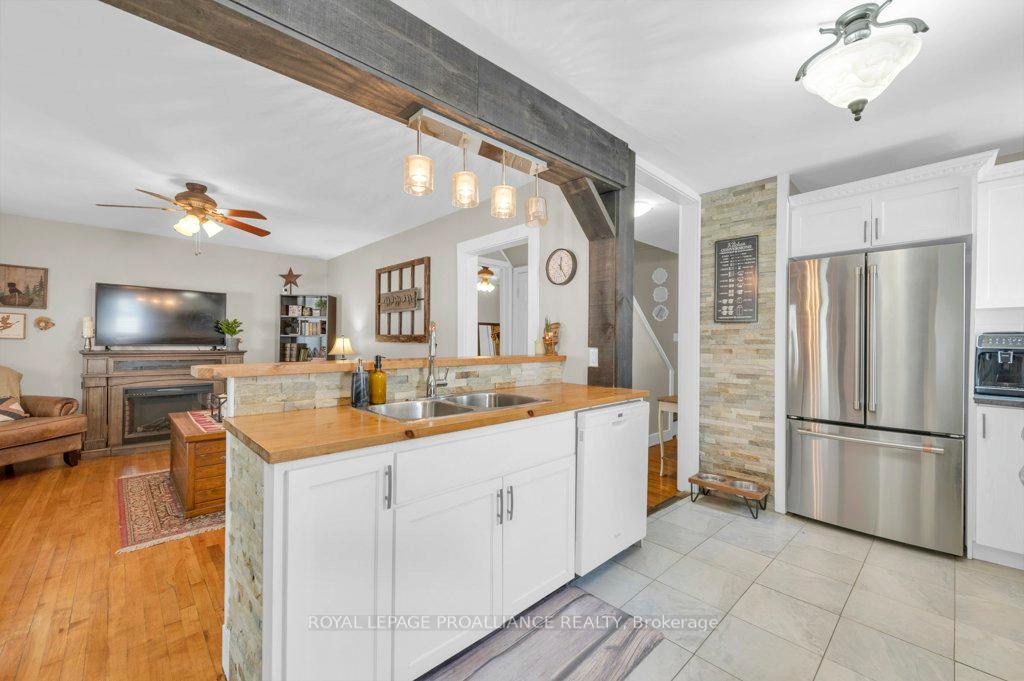 Photo 11 of 186 Pine Street, Belleville, Belleville Ward — HOMEH