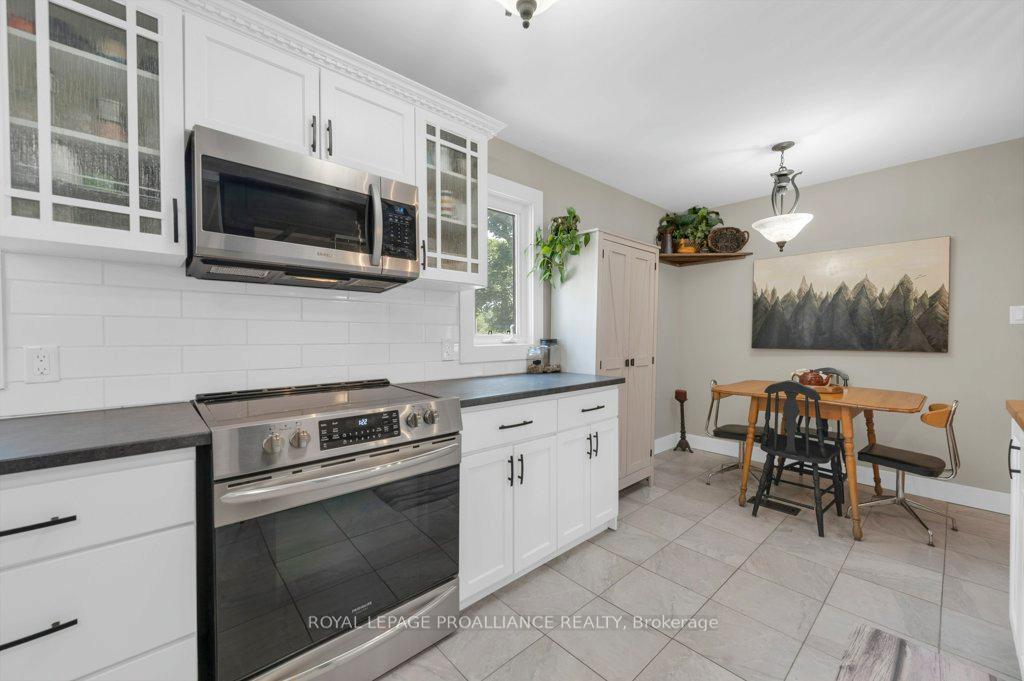 Photo 14 of 186 Pine Street, Belleville, Belleville Ward — HOMEH